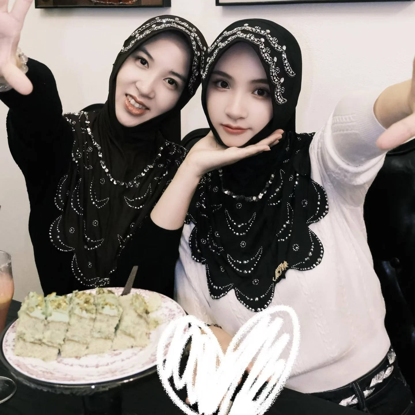 Luxury Brand Arabian Women Hijabi Muslim Wear Cover Instant Hijab
Luxury Brand Arabian Women Hijabi Muslim Wear Cover Instant Hijab