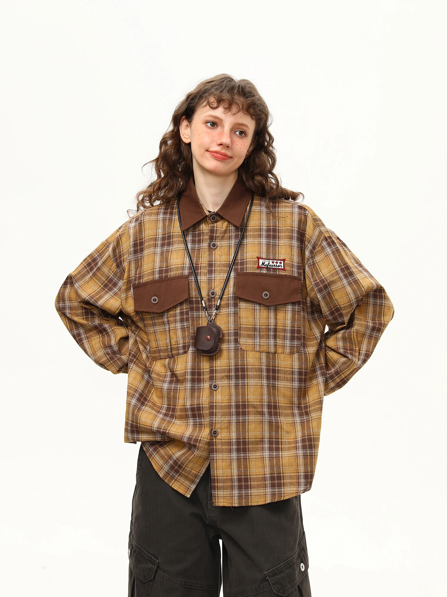 Wild Azi Ранняя осень Американский ретро клетчатый длинный све женский irt дизайн модная верхняя одежда повседневная свободная посадка
Wild Azi Ранняя осень Американский ретро клетчатый длинный све женский irt дизайн модная верхняя одежда повседневная свободная посадка