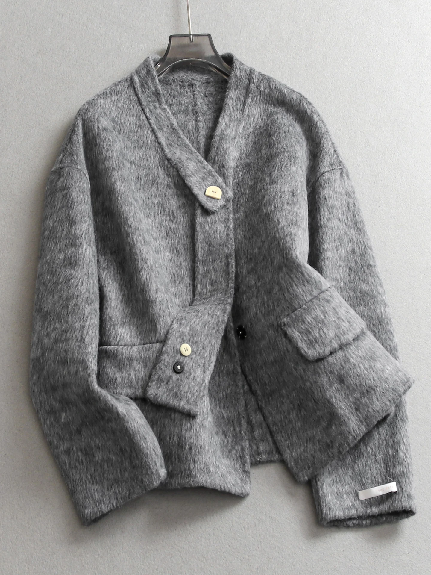 Double-Faced Woolen Cashmere Coat V-Neck Sash Elegant Anti-Aging Long Sleeve Women's Outerwear Pure Color Commute Style
Double-Faced Woolen Cashmere Coat V-Neck Sash Elegant Anti-Aging Long Sleeve Women's Outerwear Pure Color Commute Style