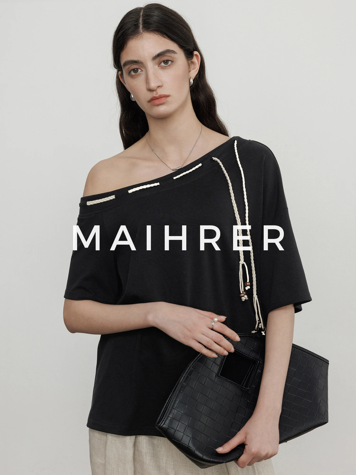 Chic Laisel Shoulder T-Shirt Women's Summer New Design Drawstring Off-Shoulder Short Sleeve Loose Fit Cotton Blend Top
Chic Laisel Shoulder T-Shirt Women's Summer New Design Drawstring Off-Shoulder Short Sleeve Loose Fit Cotton Blend Top