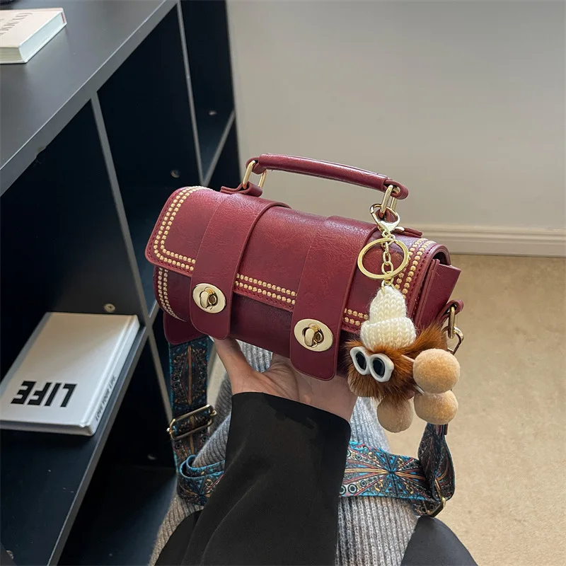 Elegant Boston Bag with Cartoon Charm Vintage Trendy Retro Handbag for Women PU Leather Crossbody Bag for Daily Use
Elegant Boston Bag with Cartoon Charm Vintage Trendy Retro Handbag for Women PU Leather Crossbody Bag for Daily Use