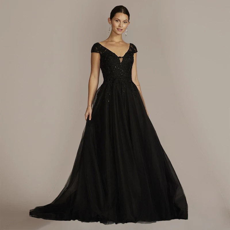 Chic A-Line Wedding Dresses Elegant V-Neck Bridal Gowns Backless Black Lace Appliques Tulle Train Vestidos De Novia
Chic A-Line Wedding Dresses Elegant V-Neck Bridal Gowns Backless Black Lace Appliques Tulle Train Vestidos De Novia