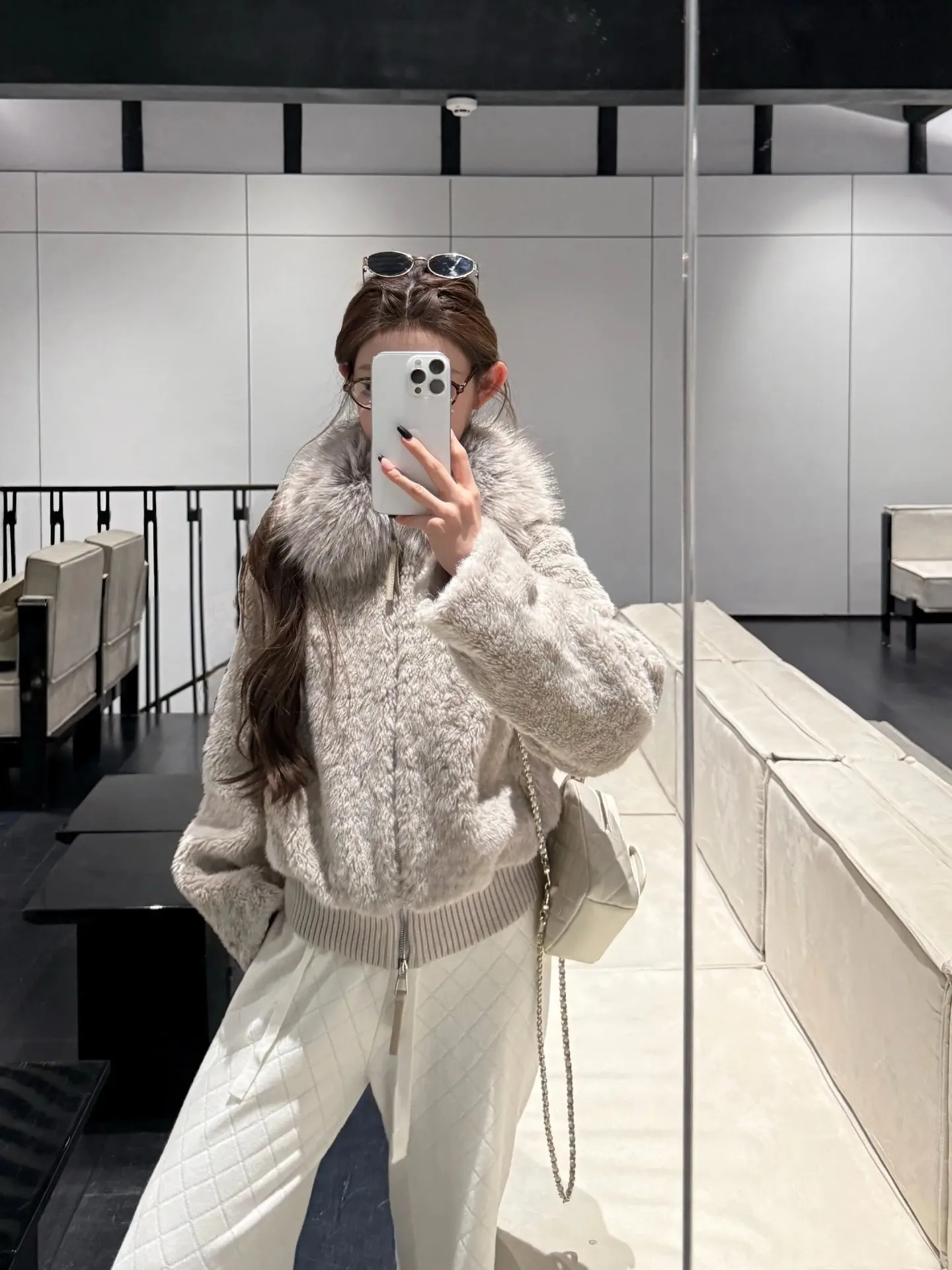 Gray Fur Collar Zipper Waist Inward Coat Women's Style Autumn Winter Thickened High Quality Fur Top Korean Version Slim Fit
Gray Fur Collar Zipper Waist Inward Coat Women's Style Autumn Winter Thickened High Quality Fur Top Korean Version Slim Fit