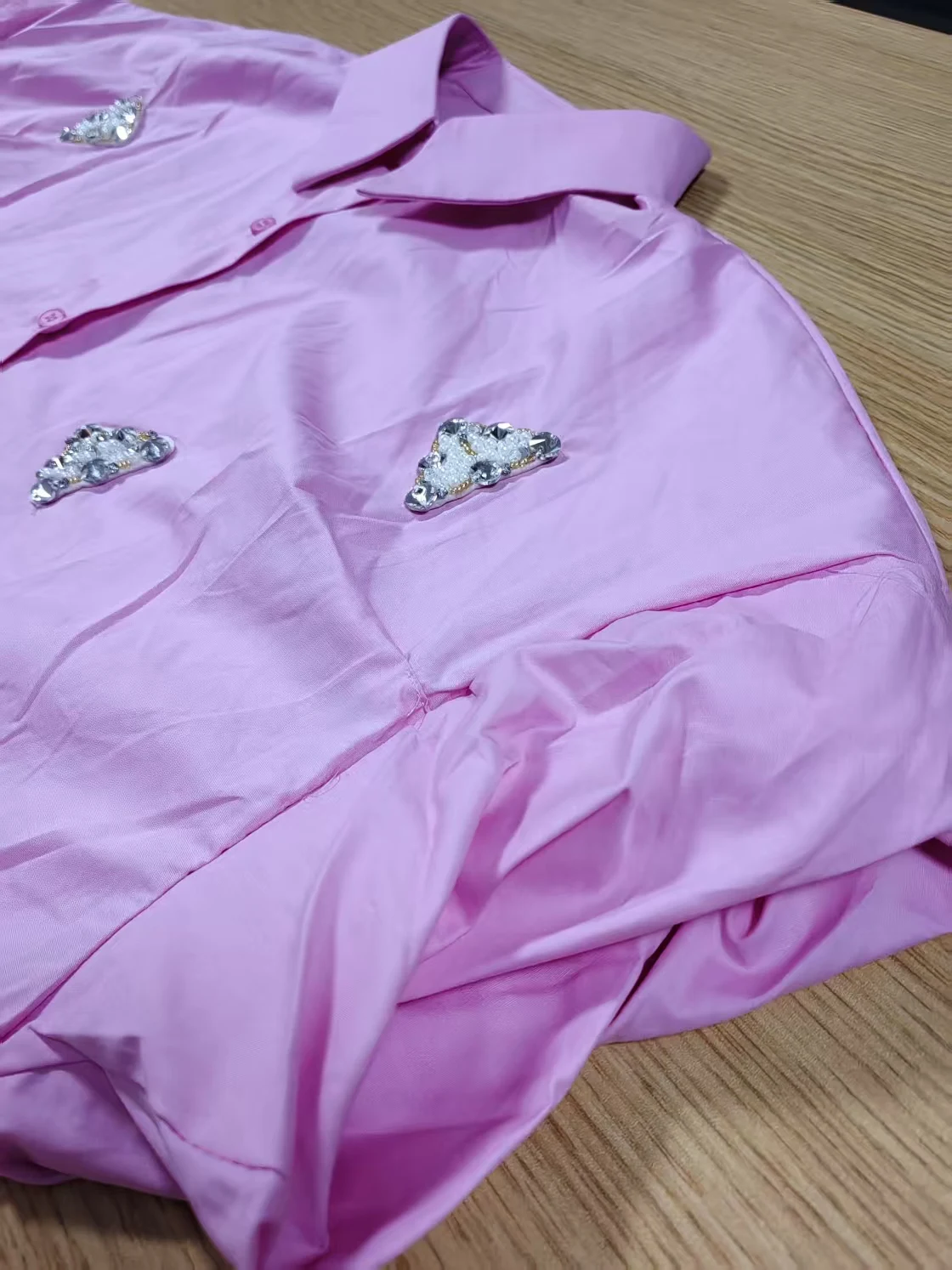 Sparkle Pearls Sequins Embroidery Cotton Short Sleeve Blouses Shirts Women 2025 Summer New Fashion Loose Casual Tops Blusas
Sparkle Pearls Sequins Embroidery Cotton Short Sleeve Blouses Shirts Women 2025 Summer New Fashion Loose Casual Tops Blusas