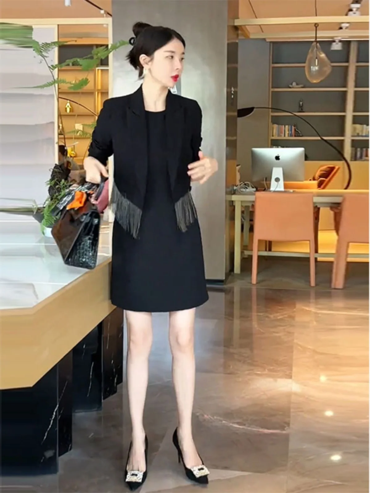 Spring Commute Fashion Set Women's Tassel Detail Suit Jacket And Skirt Two Piece Set Comfortable mid Weight Polyester Fiber
Spring Commute Fashion Set Women's Tassel Detail Suit Jacket And Skirt Two Piece Set Comfortable mid Weight Polyester Fiber