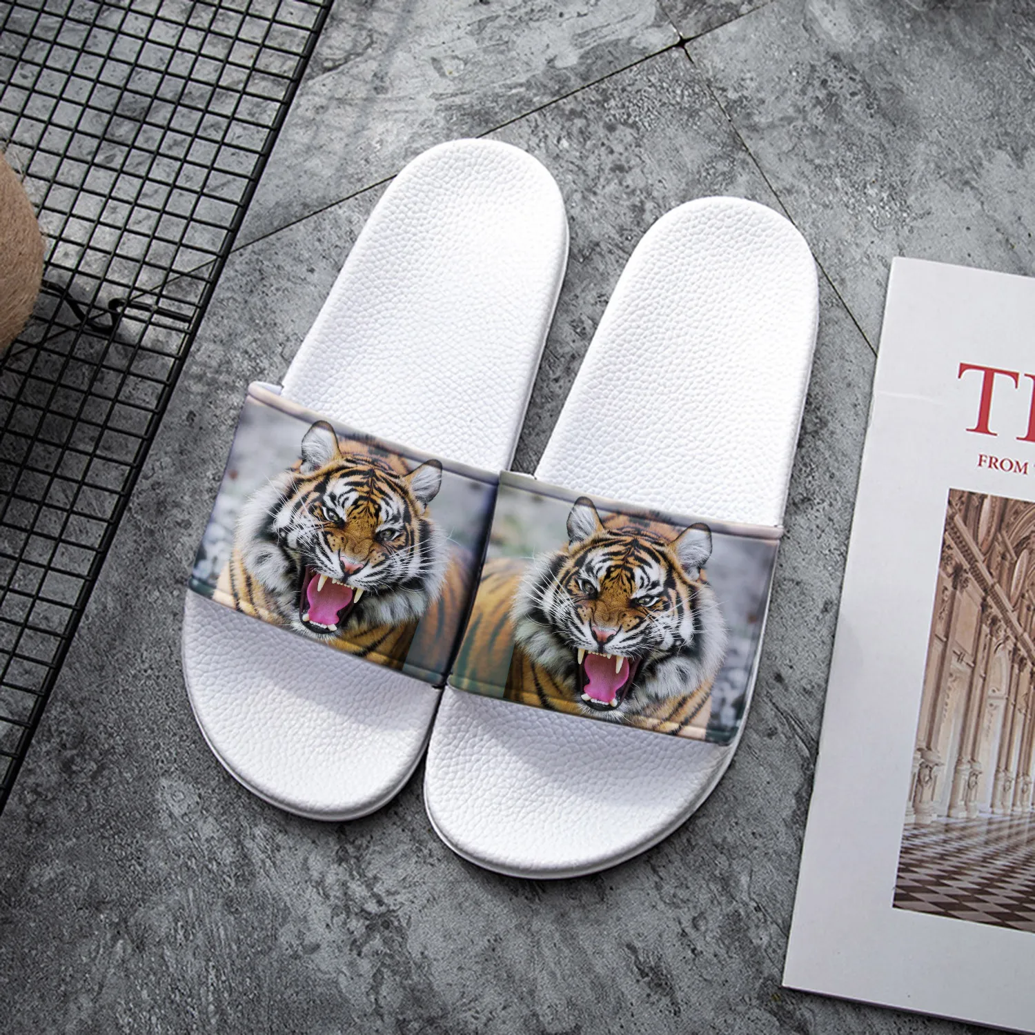 Fashionable And Luxurious Bathroom Slippers, Summer Home Cool Sandals, Outdoor Women'S PVC Indoor Slippers.
Fashionable And Luxurious Bathroom Slippers, Summer Home Cool Sandals, Outdoor Women'S PVC Indoor Slippers.