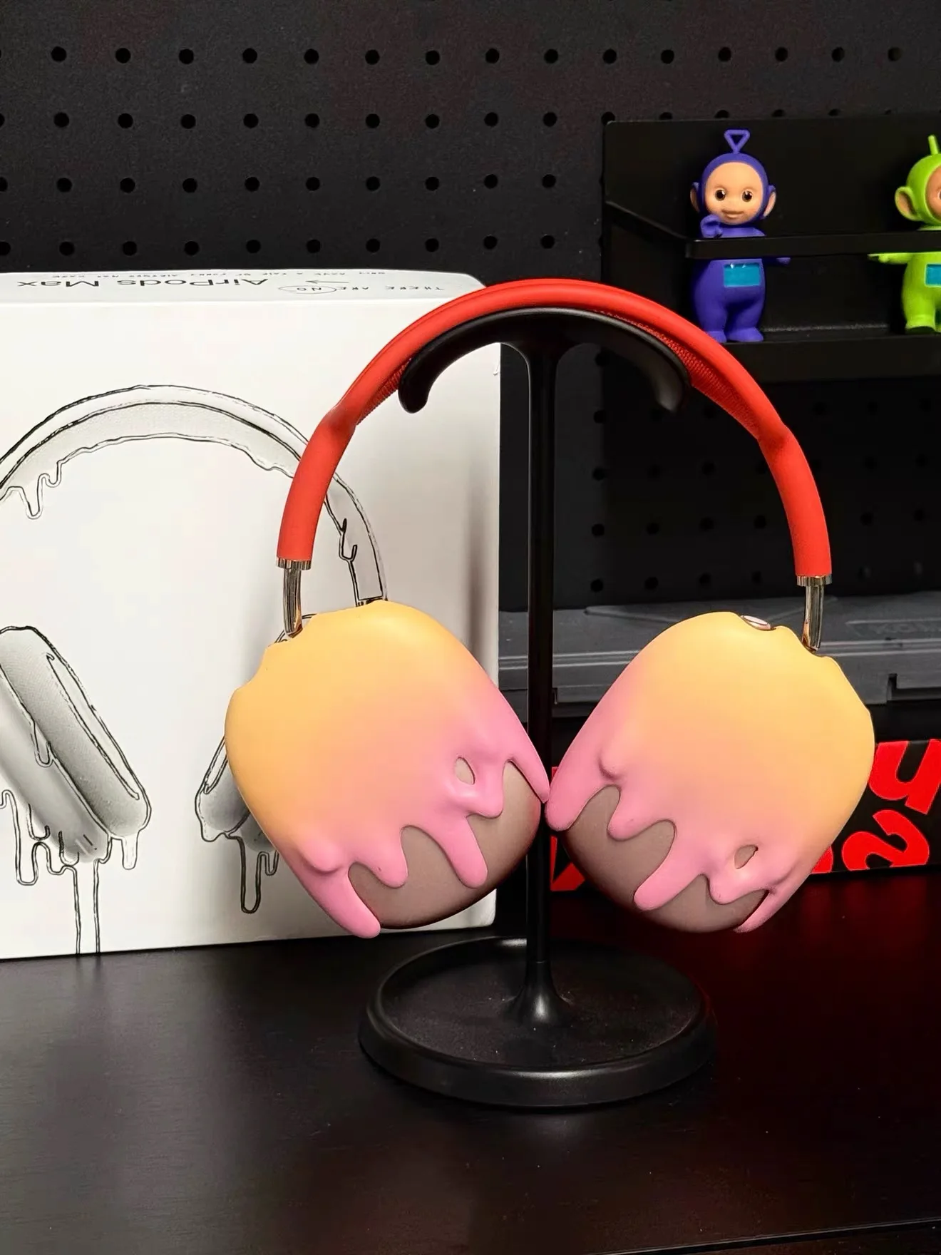 XKSU's original gradient anti-scratch silicone earphone case, suitable for AirPods Max.
XKSU's original gradient anti-scratch silicone earphone case, suitable for AirPods Max.