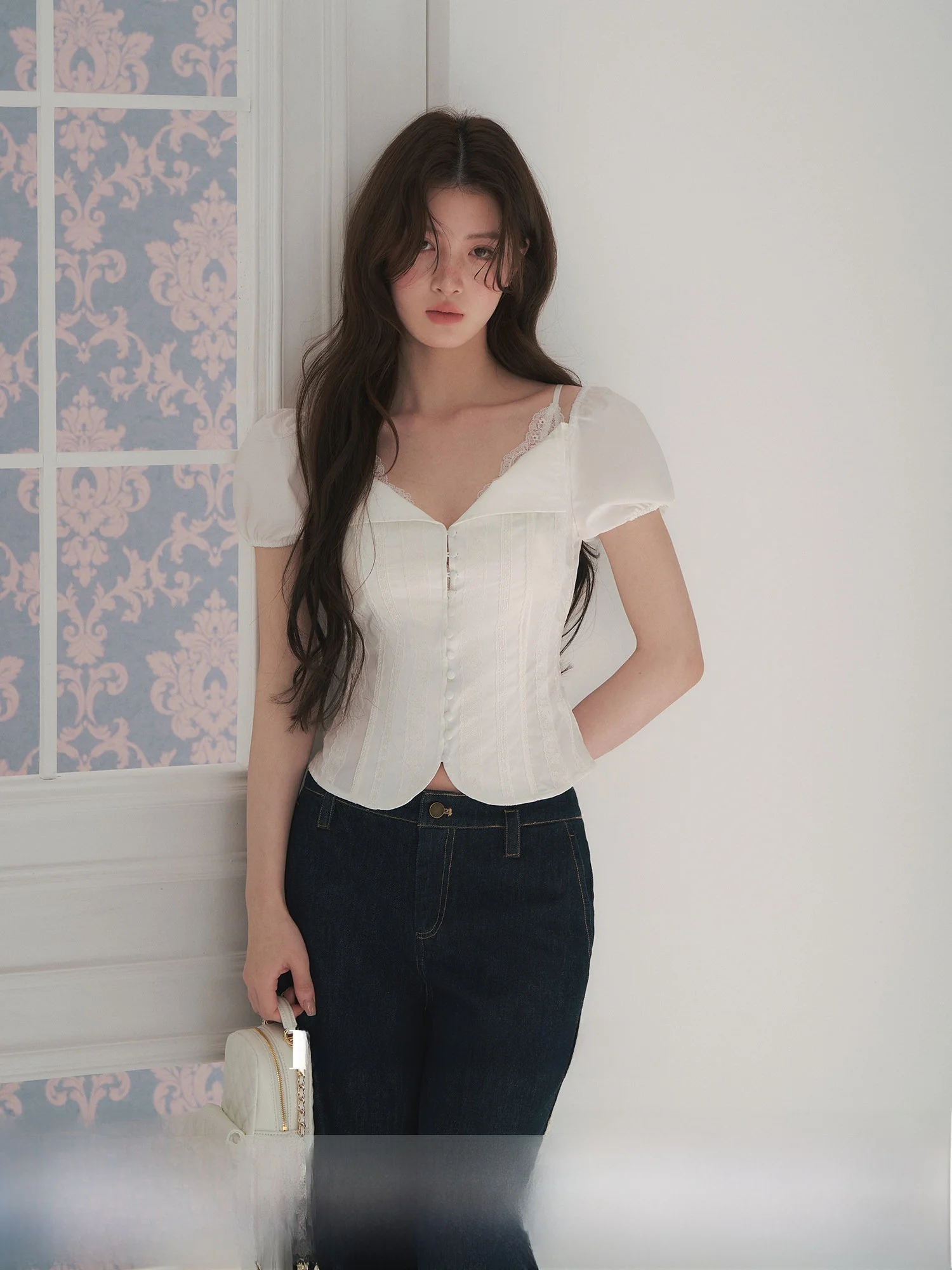 LaluneDuCiel French Style Lace Trim Heavy Embroidery Short Sleeve V-Neck Waist-Cinched Bubble Sleeve Shirt for Women
LaluneDuCiel French Style Lace Trim Heavy Embroidery Short Sleeve V-Neck Waist-Cinched Bubble Sleeve Shirt for Women