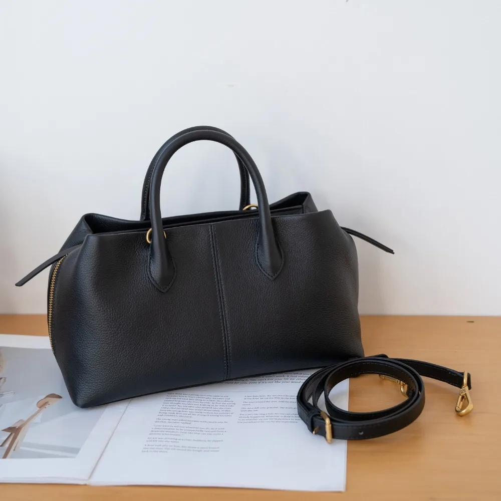 Natural Fall Commuter Versatile Women's Handbag Shoulder Messenger Large Capacity Multi-compartment Practical Unique Fashion
Natural Fall Commuter Versatile Women's Handbag Shoulder Messenger Large Capacity Multi-compartment Practical Unique Fashion