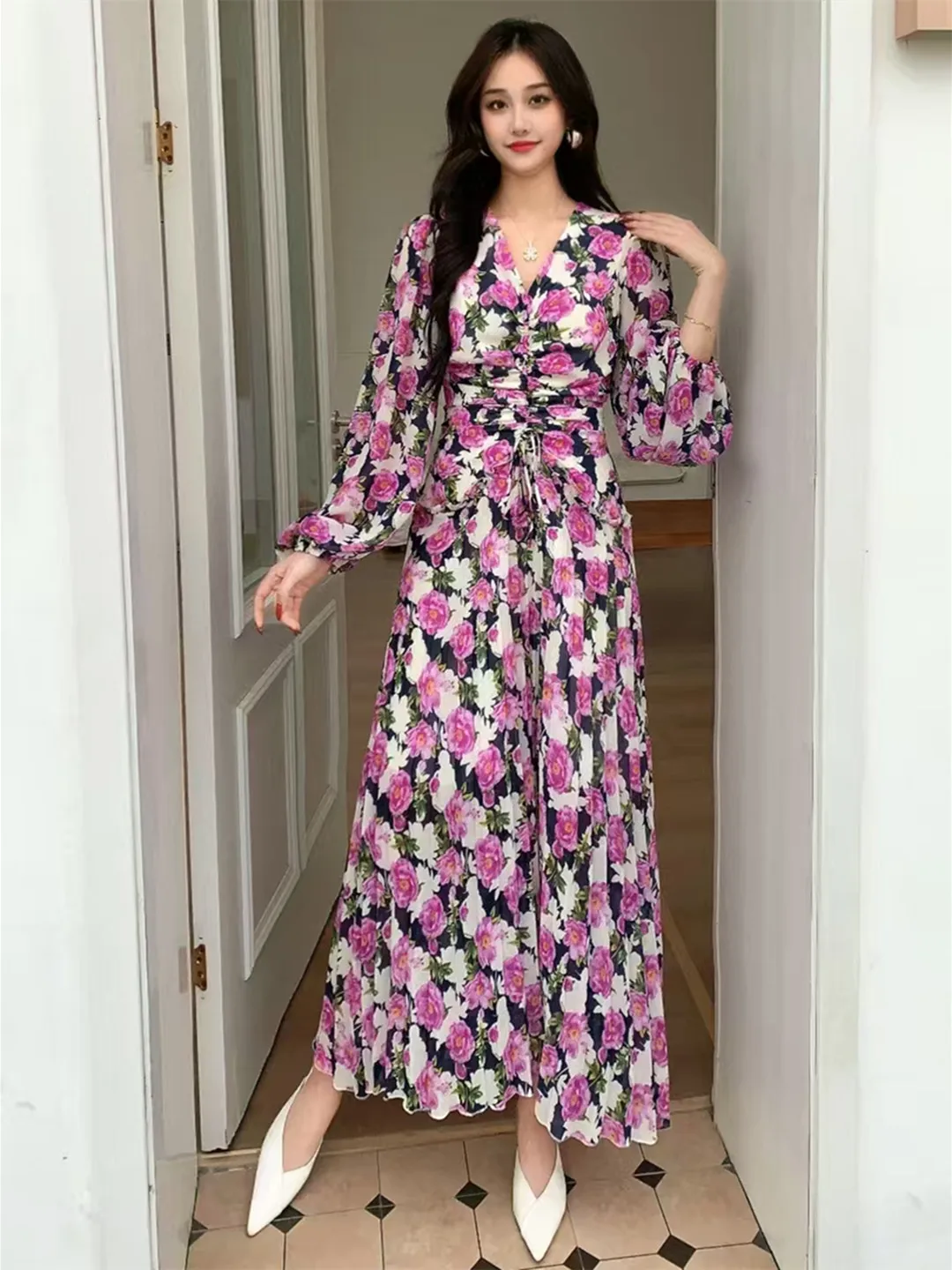 New Spring Autumn Women V-Neck Long Sleeve Slim Long Dress High Quality Fashion Shirring Sweet Floral Big Hem Chiffon Dress
New Spring Autumn Women V-Neck Long Sleeve Slim Long Dress High Quality Fashion Shirring Sweet Floral Big Hem Chiffon Dress