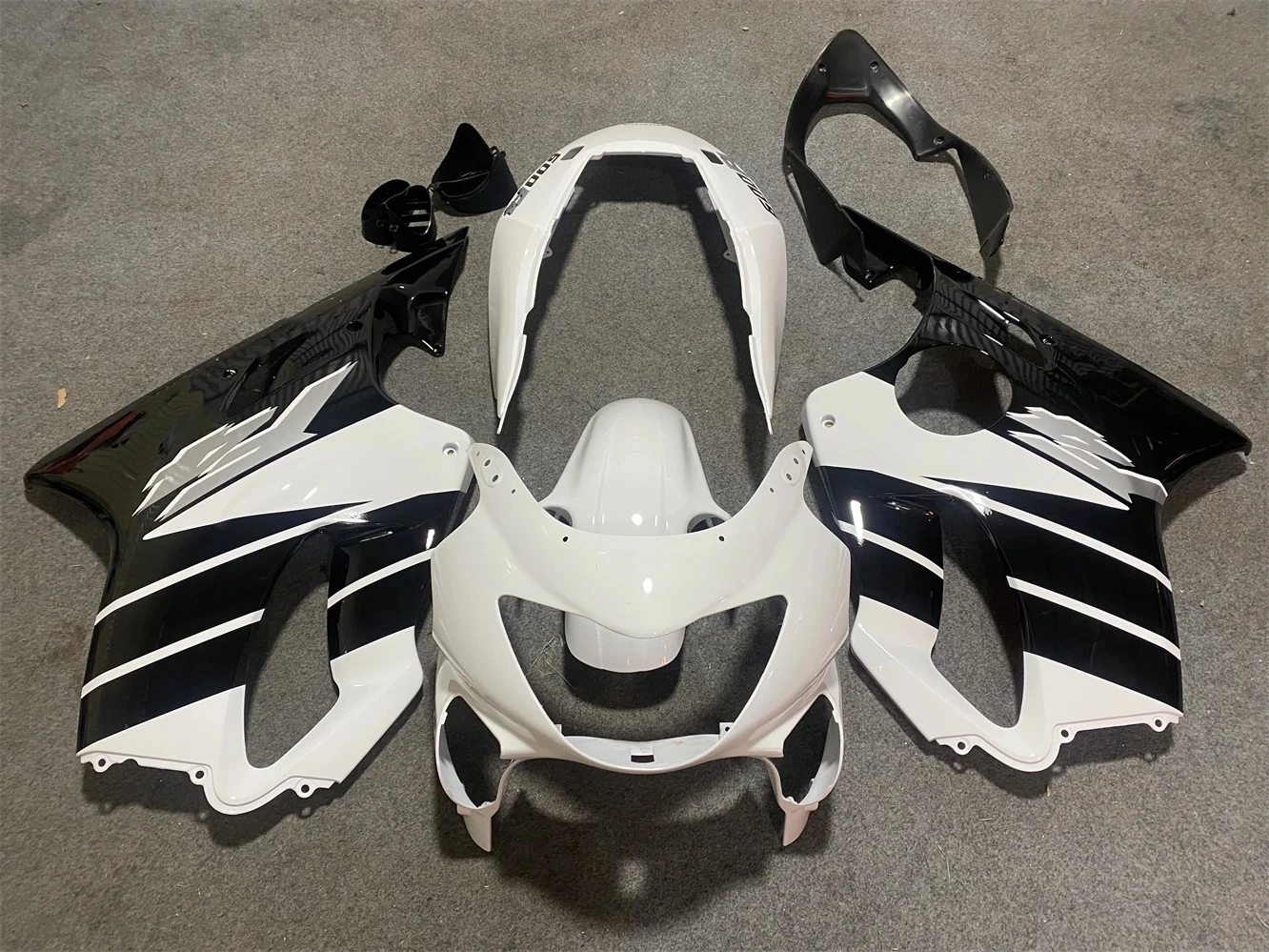 Fairings For CBR 600 f4 1999 2000 99 00 ( Black white ) cbr600 Injection mold fairing kit
Fairings For CBR 600 f4 1999 2000 99 00 ( Black white ) cbr600 Injection mold fairing kit