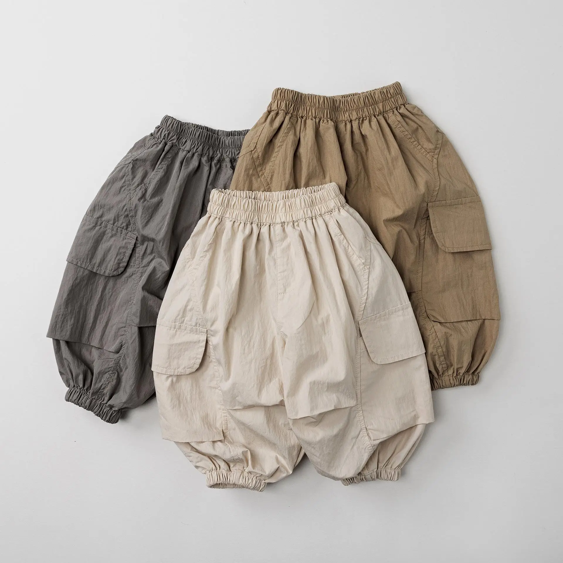 Летние новые детские свободные брюки 2026 года: тонкие хлопковые дышащие брюки-карго для мальчиков и повседневные брюки для девочек, защита от комаров
Летние новые детские свободные брюки 2026 года: тонкие хлопковые дышащие брюки-карго для мальчиков и повседневные брюки для девочек, защита от комаров