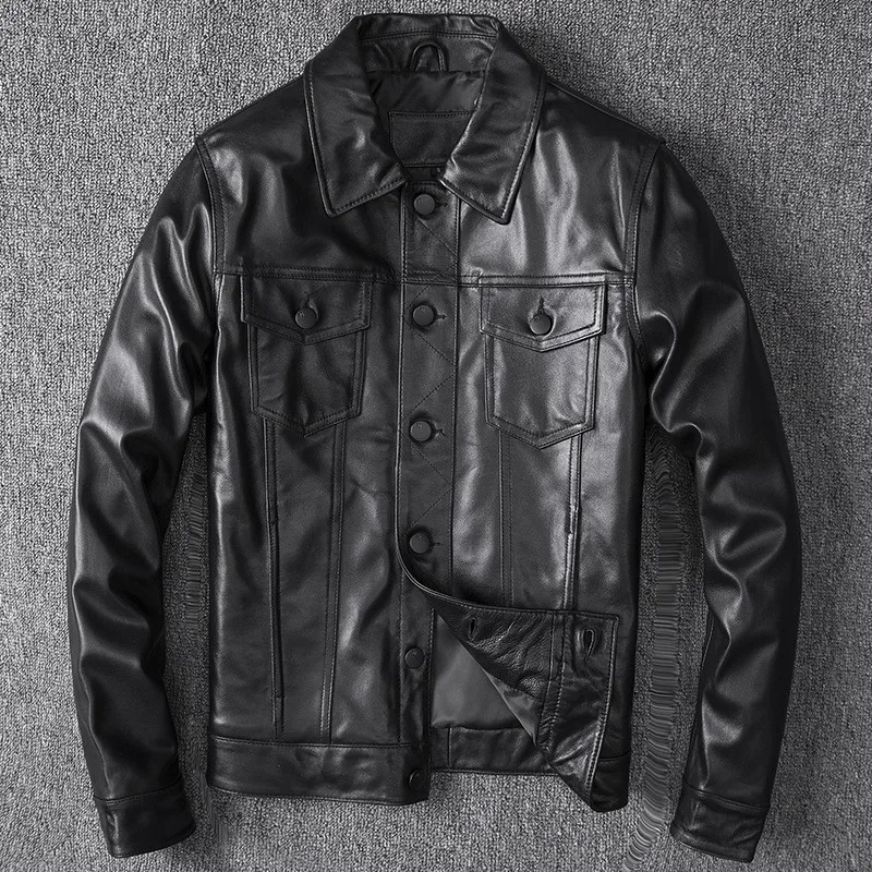 A simple and elegant men's leather with lapel short coat
A simple and elegant men's leather with lapel short coat