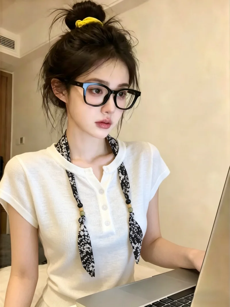 Unique Summer New Style Women's Knitted Sweater Silk Scarf Necklace Fly Sleeve Commute Korean Version Straight Cut Top
Unique Summer New Style Women's Knitted Sweater Silk Scarf Necklace Fly Sleeve Commute Korean Version Straight Cut Top