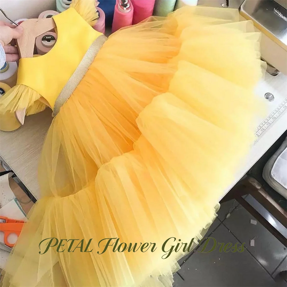 Petal Yellow Flower Girl Dress Round Neck Sleeveless Kids Birthday Party Dress Sunshine Children Birthday Dress Customiz
Petal Yellow Flower Girl Dress Round Neck Sleeveless Kids Birthday Party Dress Sunshine Children Birthday Dress Customiz
