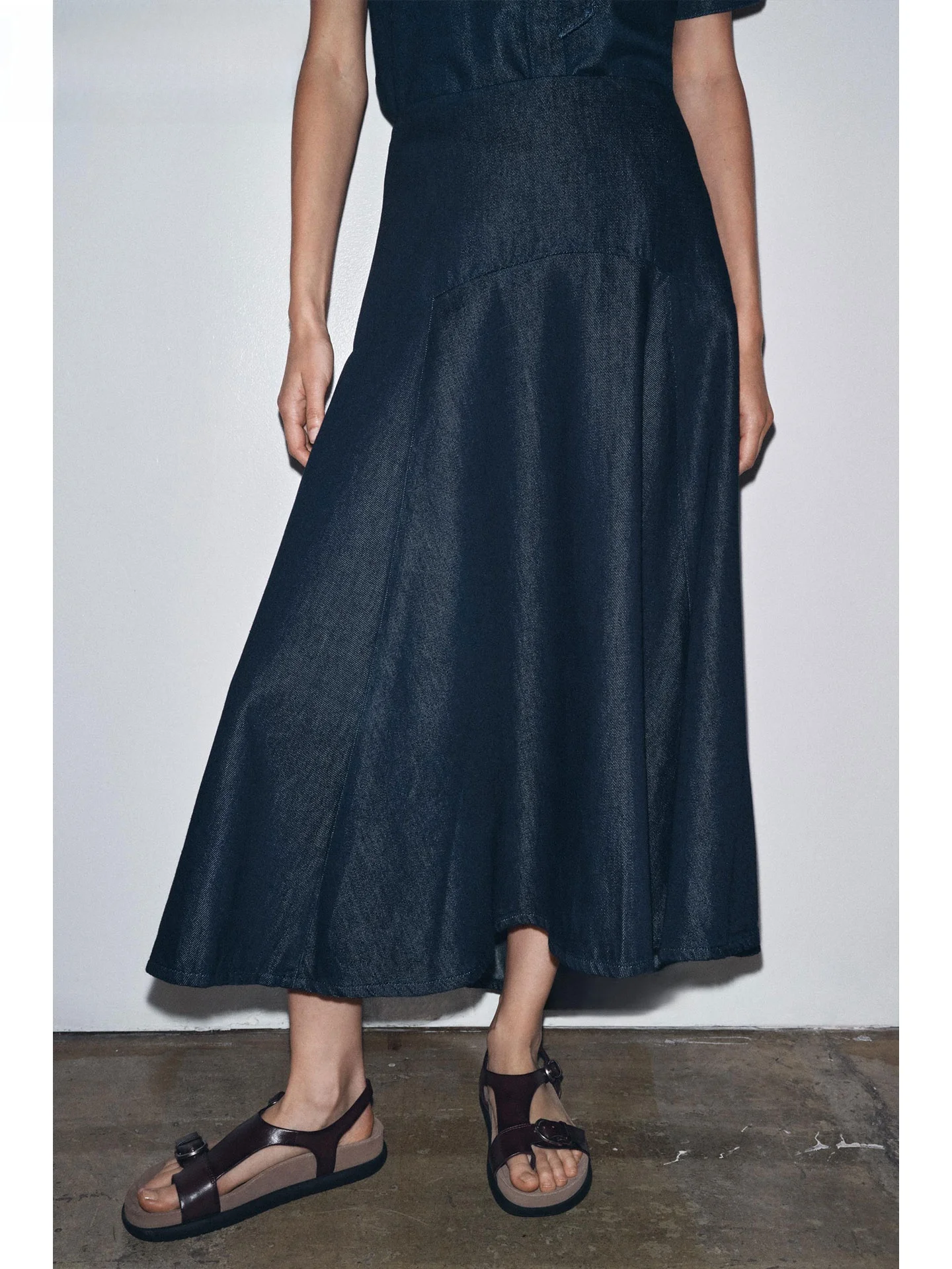 ZAPRHA Midi Length A-Line Skirt Casual Sle mid Waist Wide Hem Denim Material f Body Skirt for Women Autumn New Arrival
ZAPRHA Midi Length A-Line Skirt Casual Sle mid Waist Wide Hem Denim Material f Body Skirt for Women Autumn New Arrival