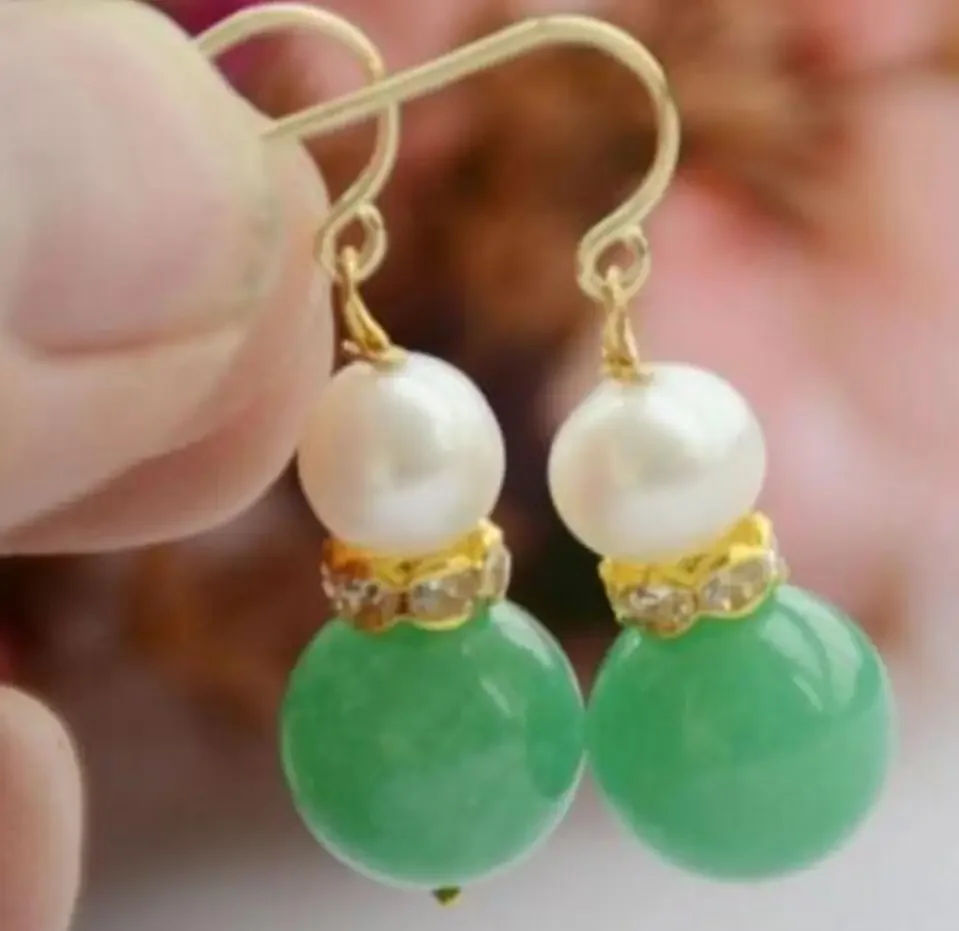 12mm green jade a pair of natural 5-6mm Freshwater pearl earring 14k/20 gold
12mm green jade a pair of natural 5-6mm Freshwater pearl earring 14k/20 gold