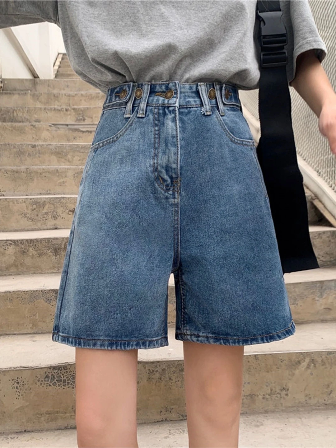 Retro High Waist Five-Point Denim Jeans Women's Summer New plus Size Loose Straight Leg Short Pants Slimming Wide Leg Trousers
Retro High Waist Five-Point Denim Jeans Women's Summer New plus Size Loose Straight Leg Short Pants Slimming Wide Leg Trousers