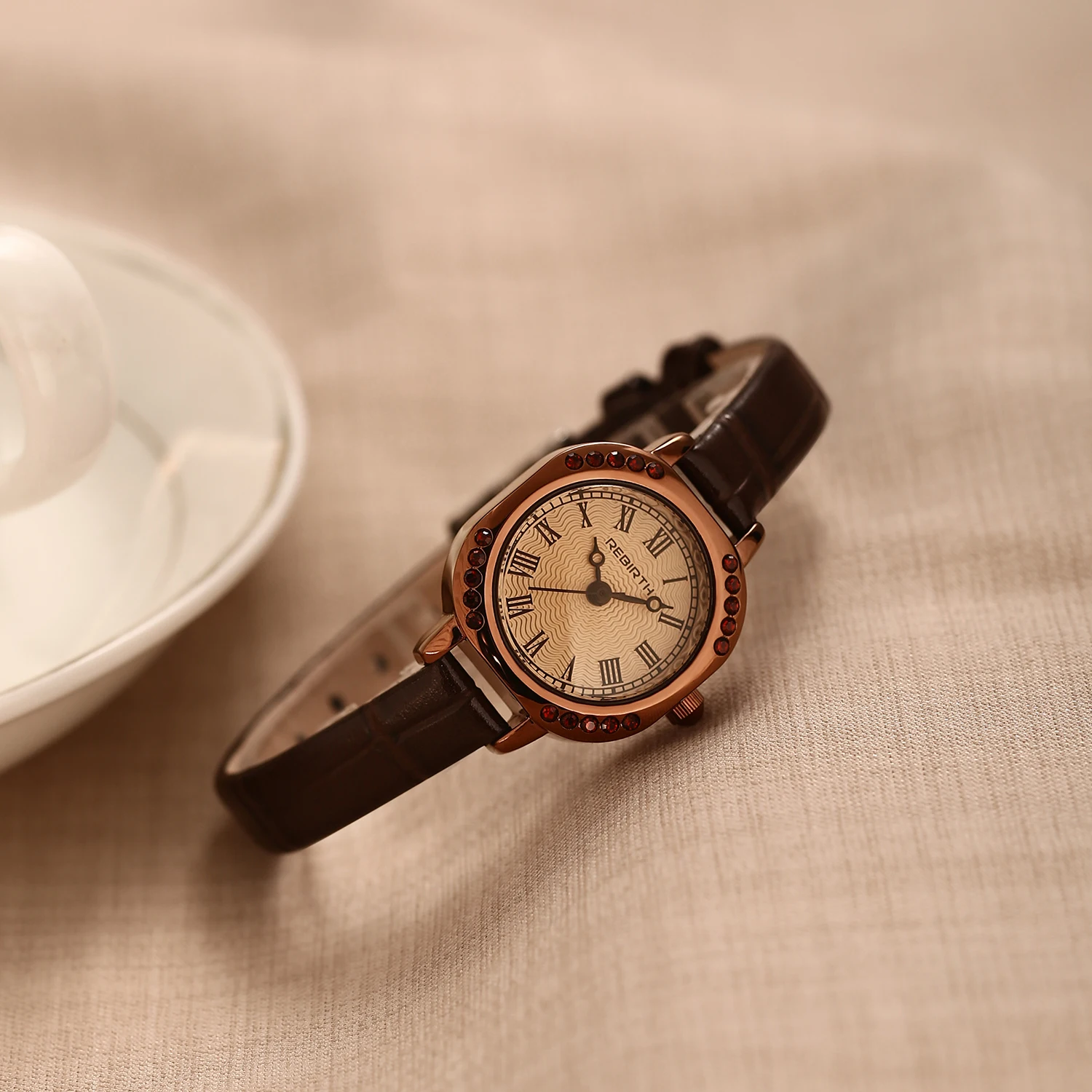 Retro All-Match College Style Casual Watch Suitable for Daily Wear
Retro All-Match College Style Casual Watch Suitable for Daily Wear