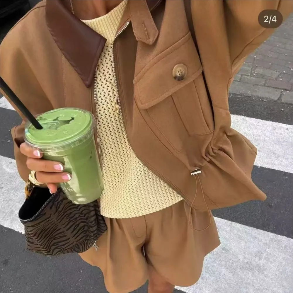 2 pieces 1 set Women Patchwork Pu Lapel Collar Adrawstring Waist Safari Jacket + Elastic Waist Wide Leg Mini Shorts Suits Autumn
2 pieces 1 set Women Patchwork Pu Lapel Collar Adrawstring Waist Safari Jacket + Elastic Waist Wide Leg Mini Shorts Suits Autumn