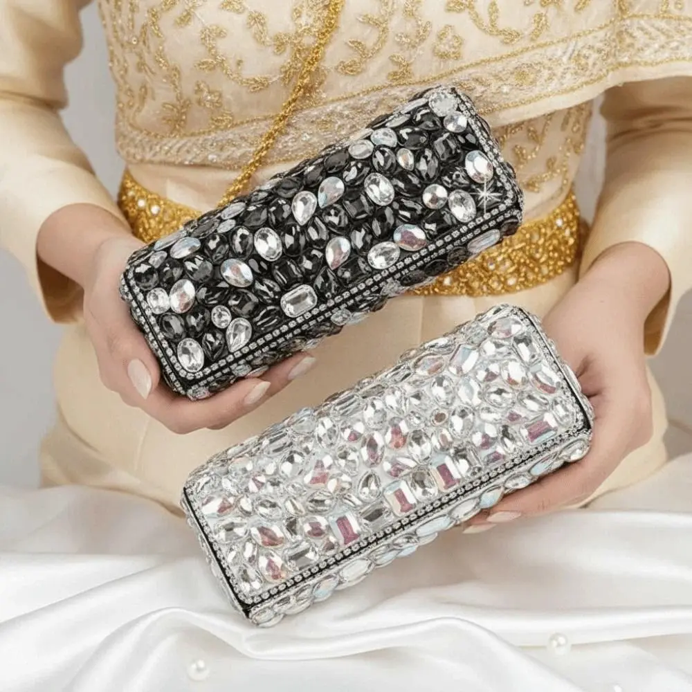 Portable Rhinestone-inlay Glasses Case Leather Magnetic Crystal Black Glasses Organizer Shiny Anti-scratch Eyewears Storage Box
Portable Rhinestone-inlay Glasses Case Leather Magnetic Crystal Black Glasses Organizer Shiny Anti-scratch Eyewears Storage Box