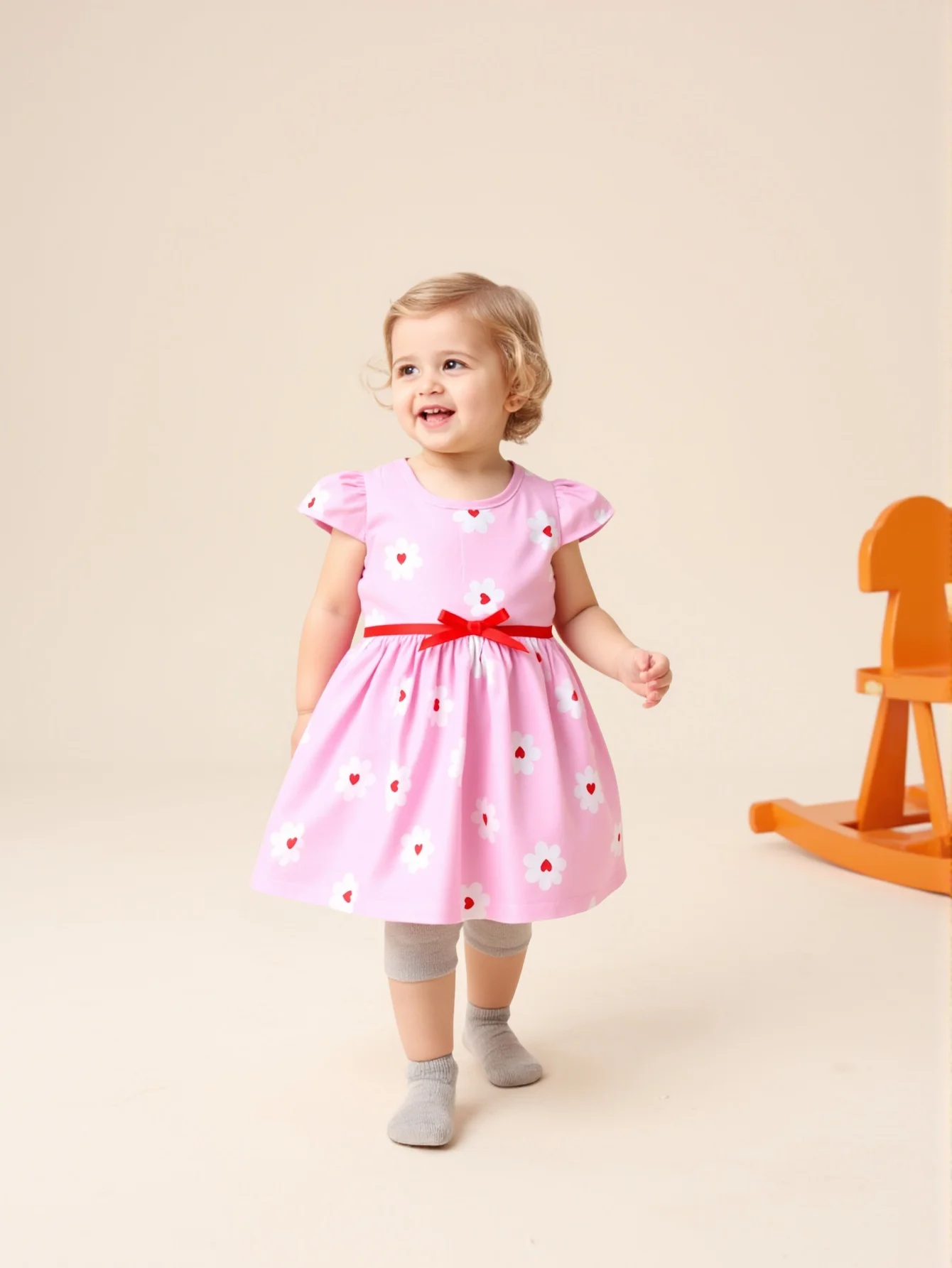 Fashionable baby girl's dress with floral allover print, ribbon bow decoration, and invisible zipper at the back; for summer.
Fashionable baby girl's dress with floral allover print, ribbon bow decoration, and invisible zipper at the back; for summer.