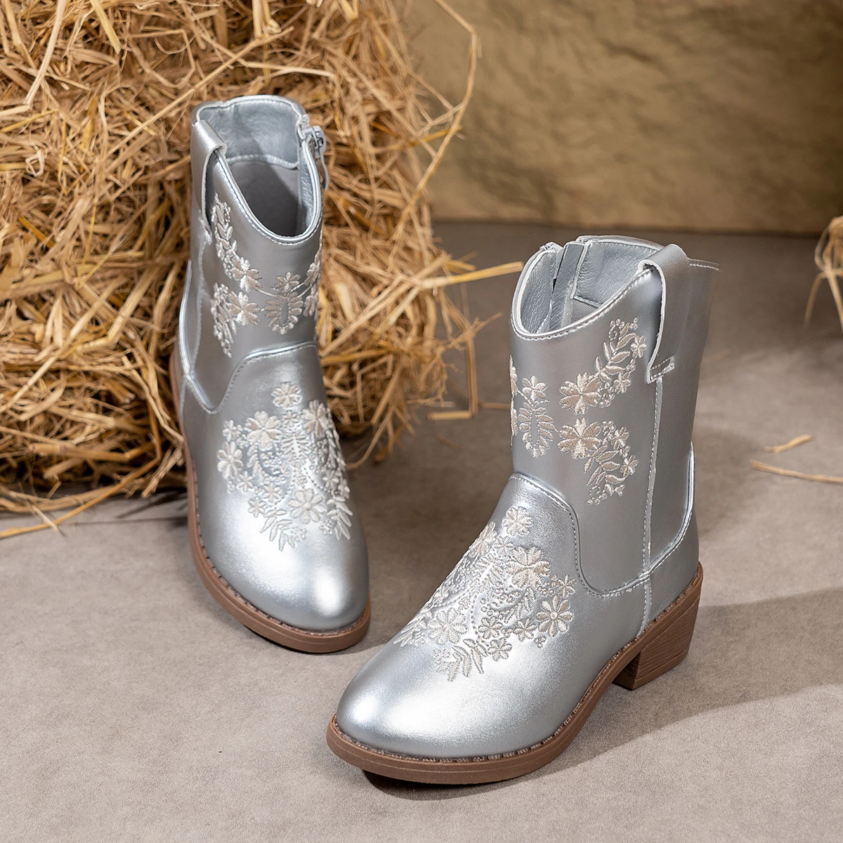 Children Western Cowboy Boots Autumn Winter New Girls Exquisite Embroidery Fashion Vintage Kids Mid Length Elegant Leather Boots
Children Western Cowboy Boots Autumn Winter New Girls Exquisite Embroidery Fashion Vintage Kids Mid Length Elegant Leather Boots