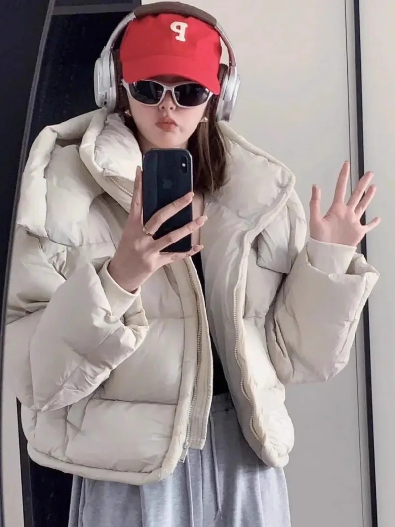 Новая повседневная женская куртка-пуховик 2026 года в корейском стиле, укороченная, с капюшоном, на хлопковом утеплителе.
Новая повседневная женская куртка-пуховик 2026 года в корейском стиле, укороченная, с капюшоном, на хлопковом утеплителе.