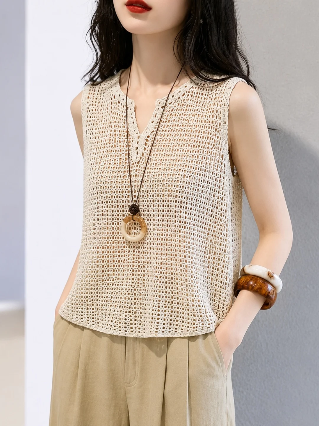 Elegant Hollow out Silk Knitted Vest Women's Sleeveless Top Fashionable Lazy Style Summer Commute Straight Cut Korean Version
Elegant Hollow out Silk Knitted Vest Women's Sleeveless Top Fashionable Lazy Style Summer Commute Straight Cut Korean Version