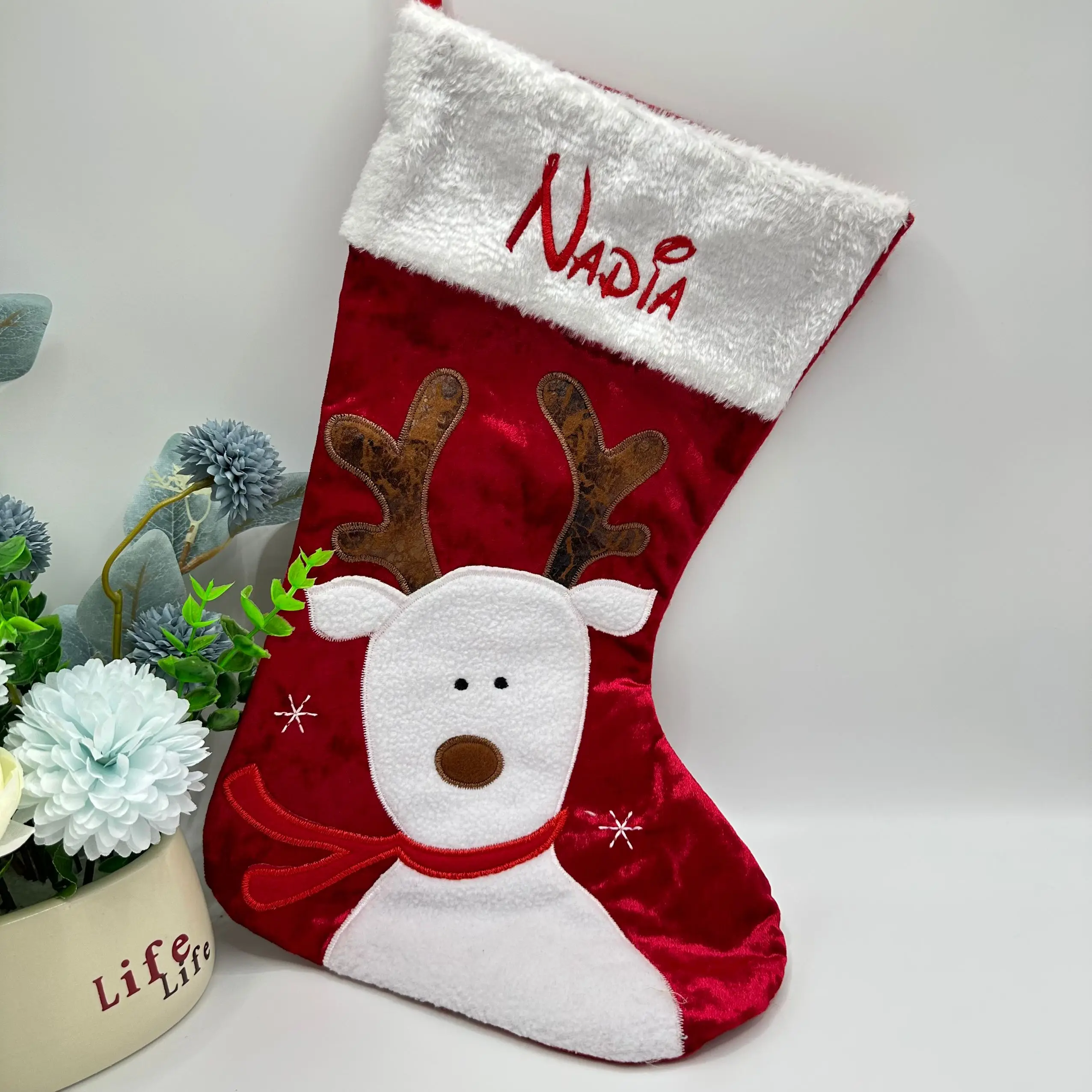 Personalized And Customized Christmas Gift Bag Decorations, Bright Red Christmas Socks, Gift Bag Embroidered Socks
Personalized And Customized Christmas Gift Bag Decorations, Bright Red Christmas Socks, Gift Bag Embroidered Socks