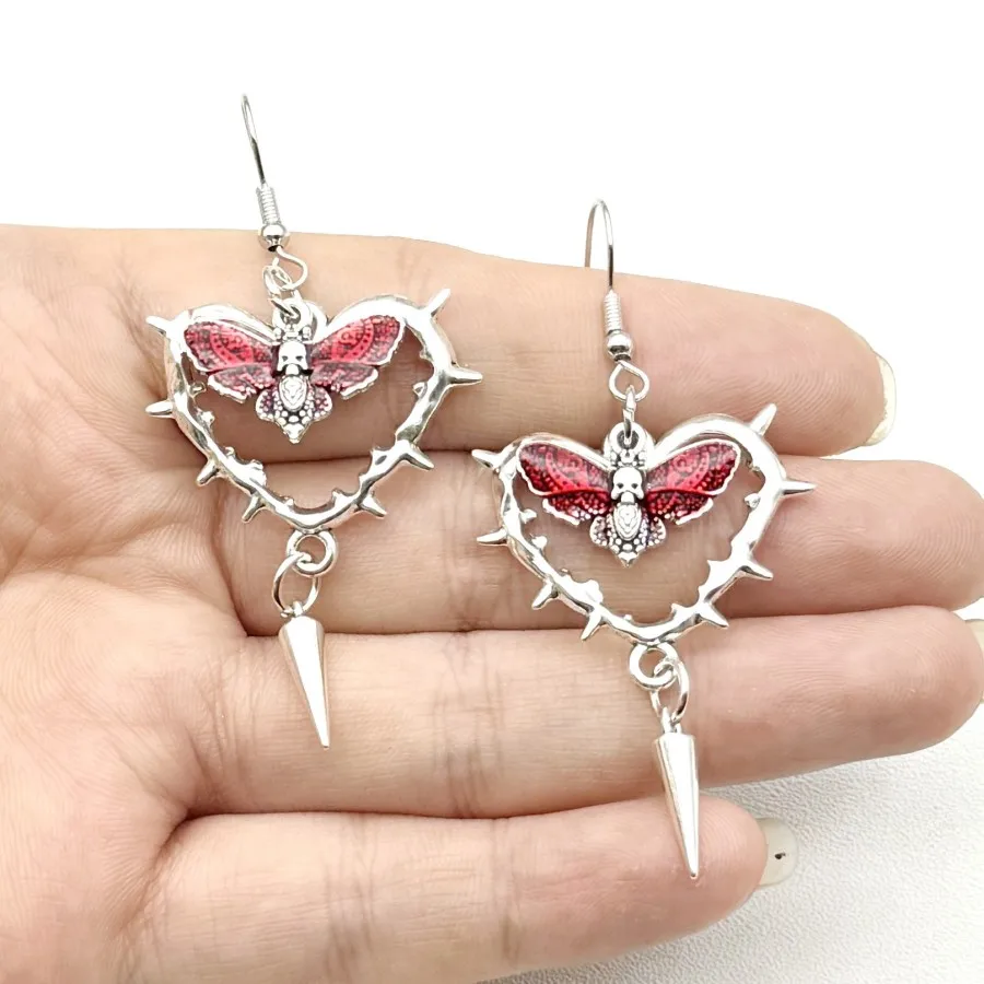 European and American Gothic Ins Style Heart-shaped Earrings Women Dark Punk Gothic Retro Water Droplet Exaggerated Personality
European and American Gothic Ins Style Heart-shaped Earrings Women Dark Punk Gothic Retro Water Droplet Exaggerated Personality