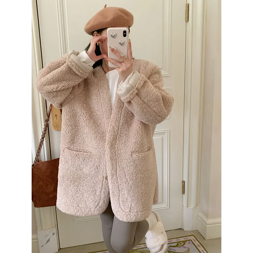 Куртка-жакет женская оверсайз из искусственного меха UVPU цвета хаки, однотонная, с обычным кроем рукавов, коллекция Winter Collection, серия Goodbye Edition
Куртка-жакет женская оверсайз из искусственного меха UVPU цвета хаки, однотонная, с обычным кроем рукавов, коллекция Winter Collection, серия Goodbye Edition