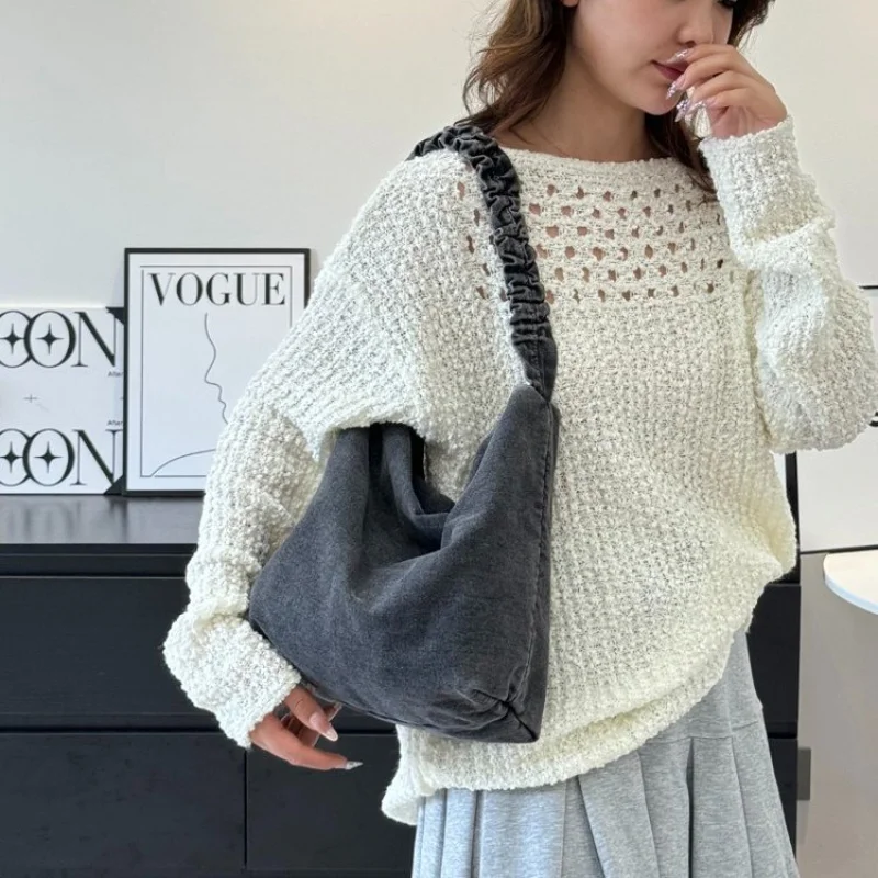 Stylish Ladies Leather Handbag With Shoulder Strap - Versatile Crossbody Bag For Everyday Use By Famous Designer
Stylish Ladies Leather Handbag With Shoulder Strap - Versatile Crossbody Bag For Everyday Use By Famous Designer