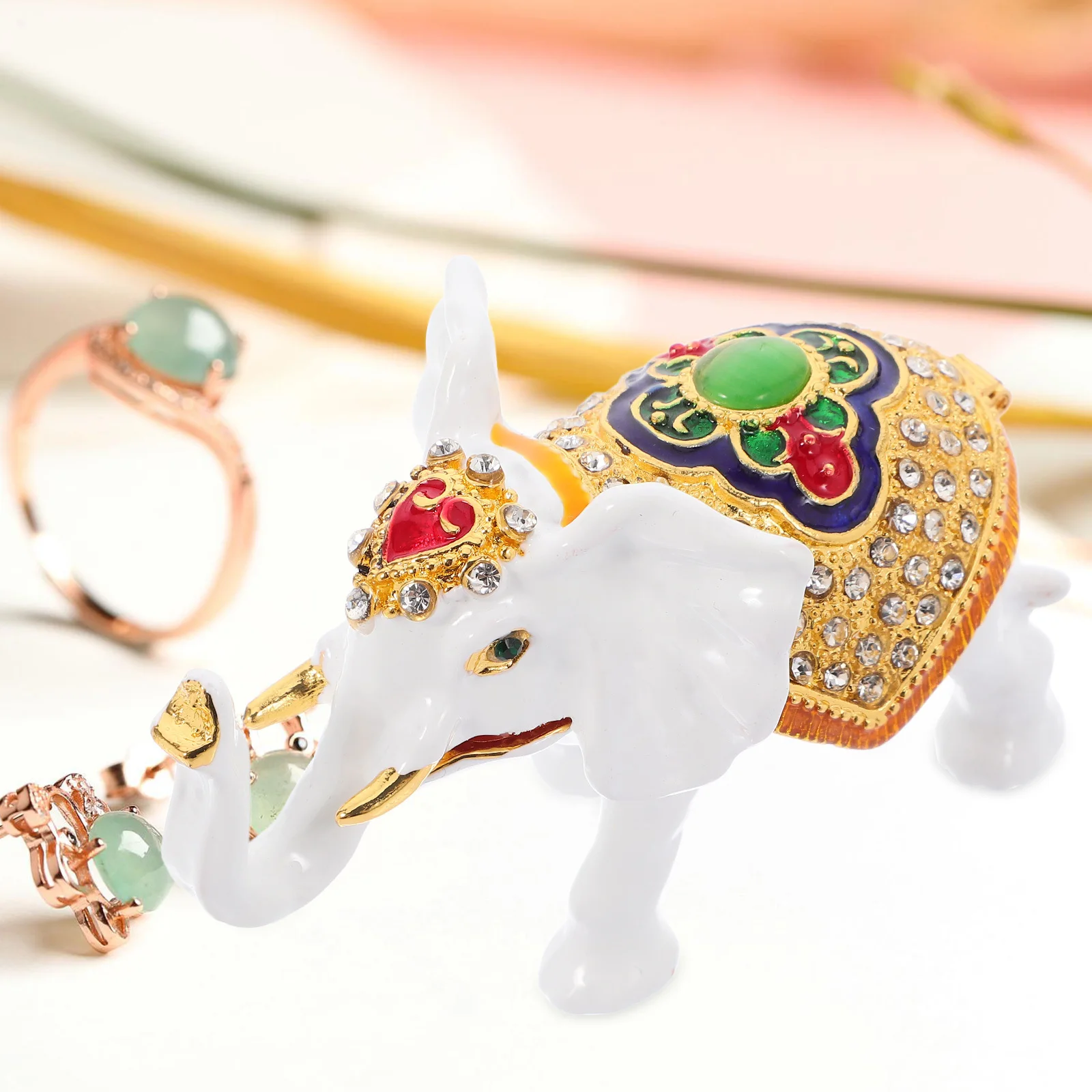 Ручная роспись, эмалированная шкатулка для безделушек со слоном, органайзер для ювелирных изделий на петлях, декор в виде животных, дизайн с белыми стразами
Ручная роспись, эмалированная шкатулка для безделушек со слоном, органайзер для ювелирных изделий на петлях, декор в виде животных, дизайн с белыми стразами