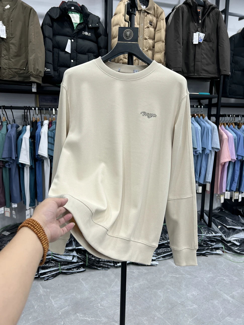 Мужская повседневная толстовка с длинным рукавом и круглым вырезом, из смесового хлопка и полиэстера, дышащая, удобная, для весны и осени, модная.
Мужская повседневная толстовка с длинным рукавом и круглым вырезом, из смесового хлопка и полиэстера, дышащая, удобная, для весны и осени, модная.