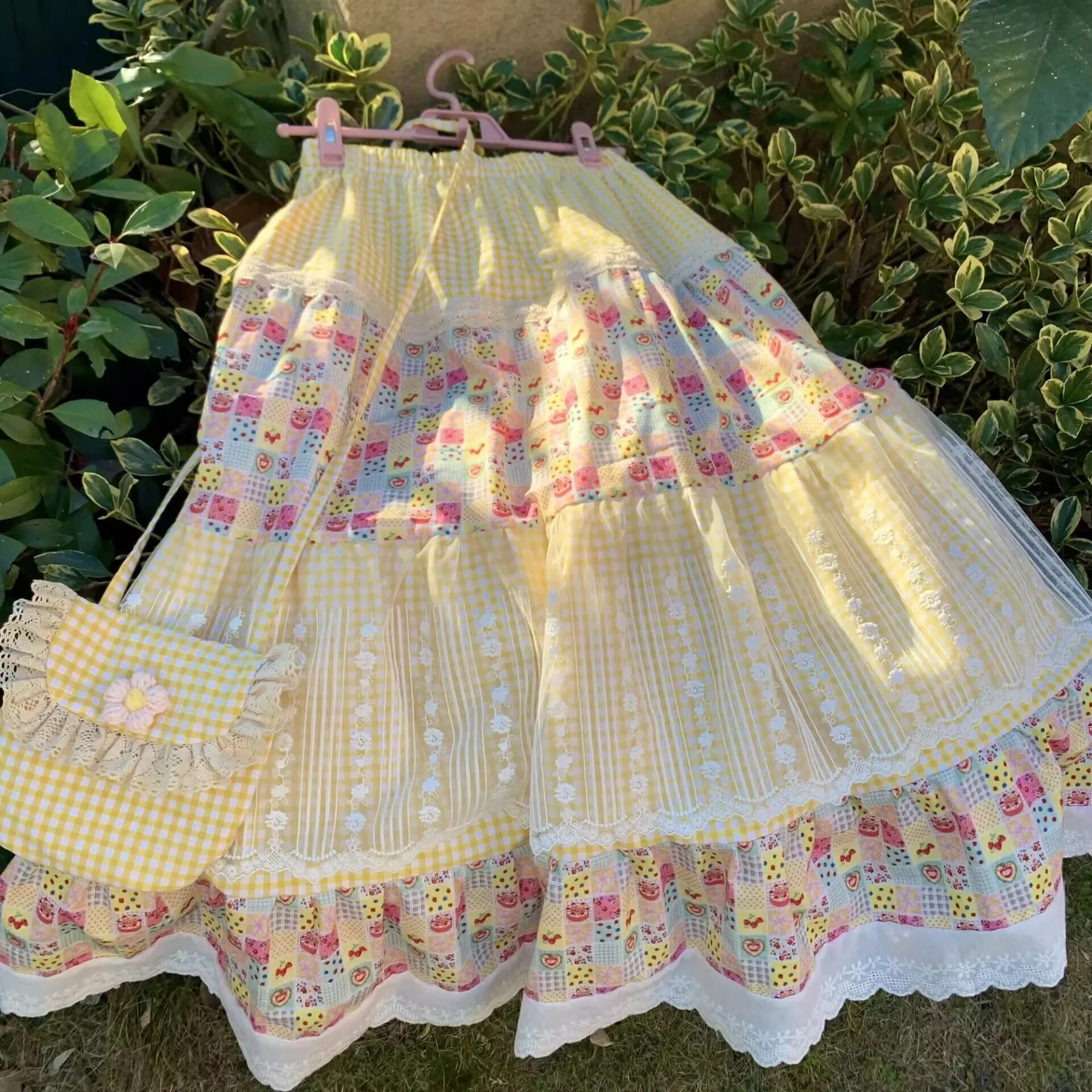 Spring and Autumn Vintage Yellow Cotton Splicing Patchwork Cake Skirts Women Retro Country Style Yellow Plaid Lace Long Skirt
Spring and Autumn Vintage Yellow Cotton Splicing Patchwork Cake Skirts Women Retro Country Style Yellow Plaid Lace Long Skirt