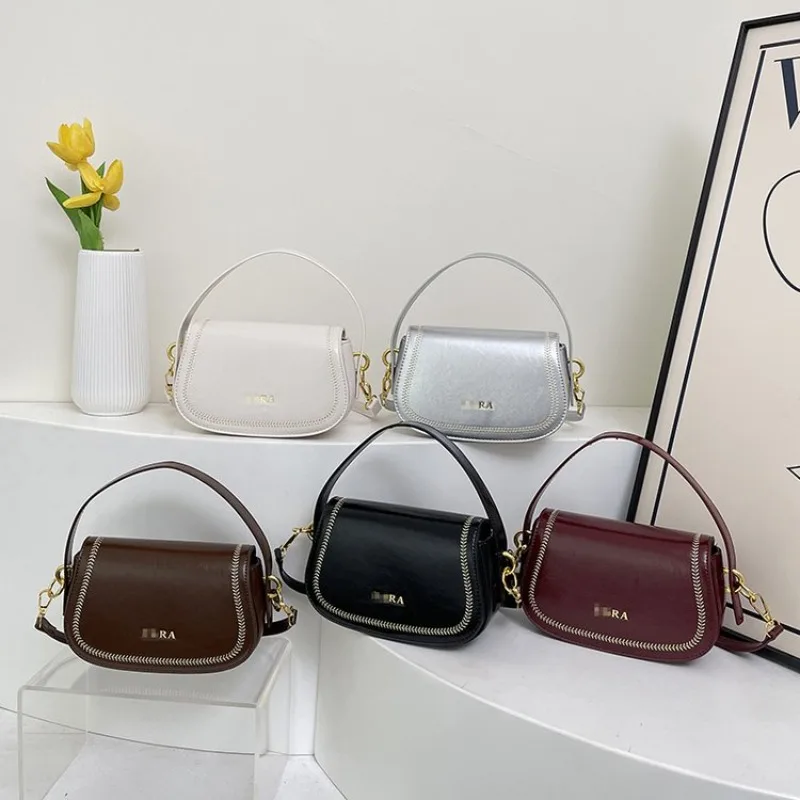Trendy Letter Logo Diaper Bag Women Leather Crossbody Handbag Luxury Tote Fashionable Large Capacity Square
Trendy Letter Logo Diaper Bag Women Leather Crossbody Handbag Luxury Tote Fashionable Large Capacity Square