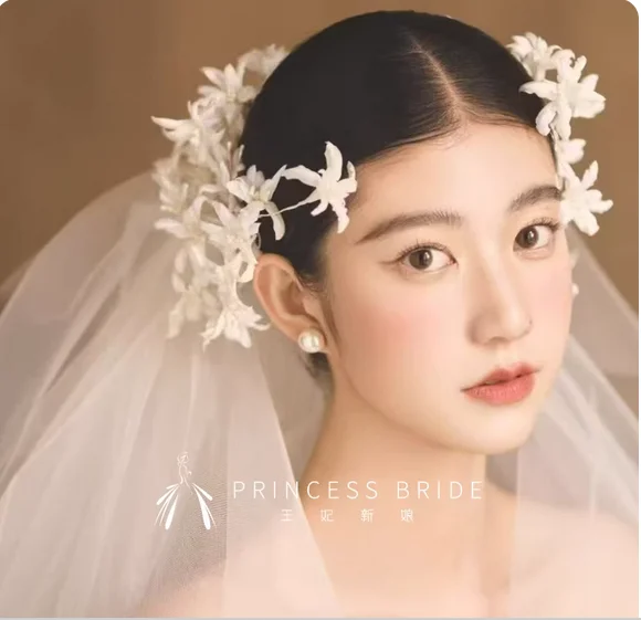 Новые японские и корейские белые цветы ручной работы для зажима свадебного платья невесты, фотомоделирование, свадебные аксессуары, аксессуары для волос
Новые японские и корейские белые цветы ручной работы для зажима свадебного платья невесты, фотомоделирование, свадебные аксессуары, аксессуары для волос