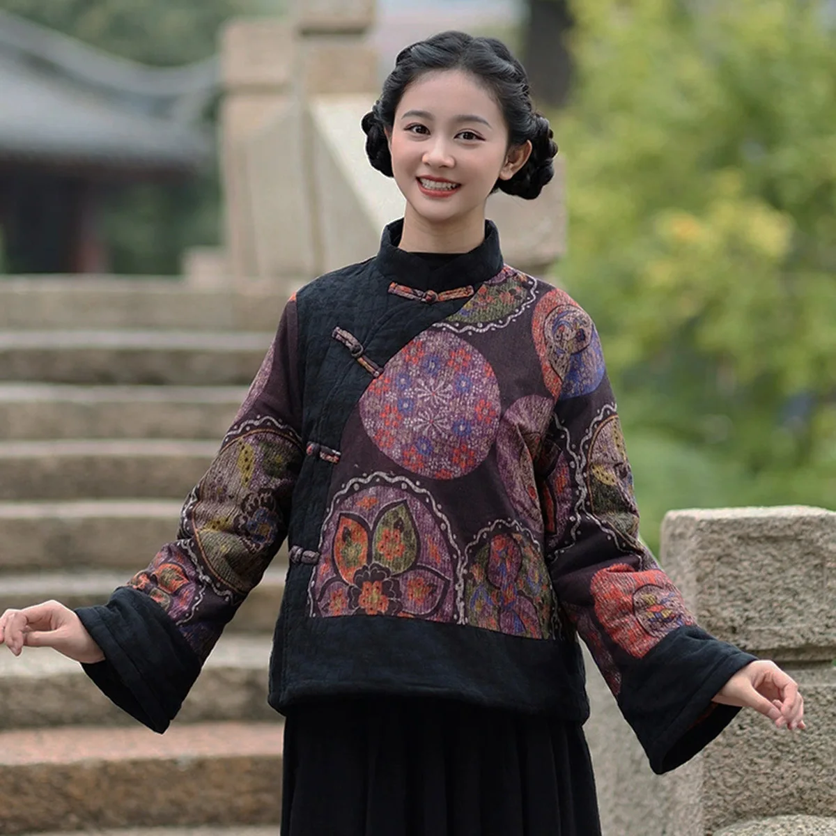 National style Cotton Linen Pattern Patchwork Short Jacket Women Retro Chinese Frog Button Side-Opening Quilted Outwear Winter
National style Cotton Linen Pattern Patchwork Short Jacket Women Retro Chinese Frog Button Side-Opening Quilted Outwear Winter