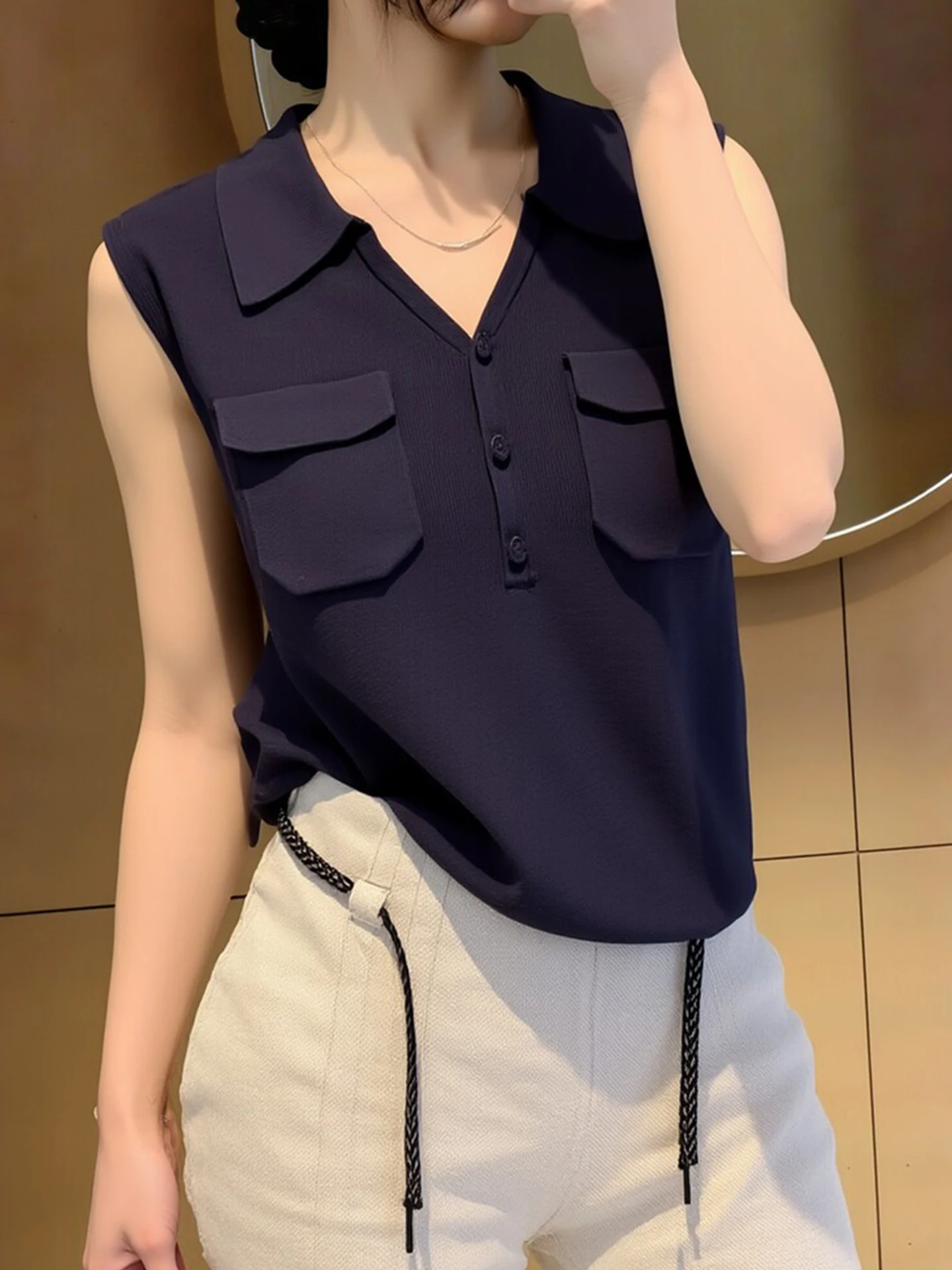 Comfortable Chic Lapel Sleeveless Vest Lazy Fashion Top Super Cute Small Shirt Spring Summer Trendy Loose Fit Straight Tube
Comfortable Chic Lapel Sleeveless Vest Lazy Fashion Top Super Cute Small Shirt Spring Summer Trendy Loose Fit Straight Tube