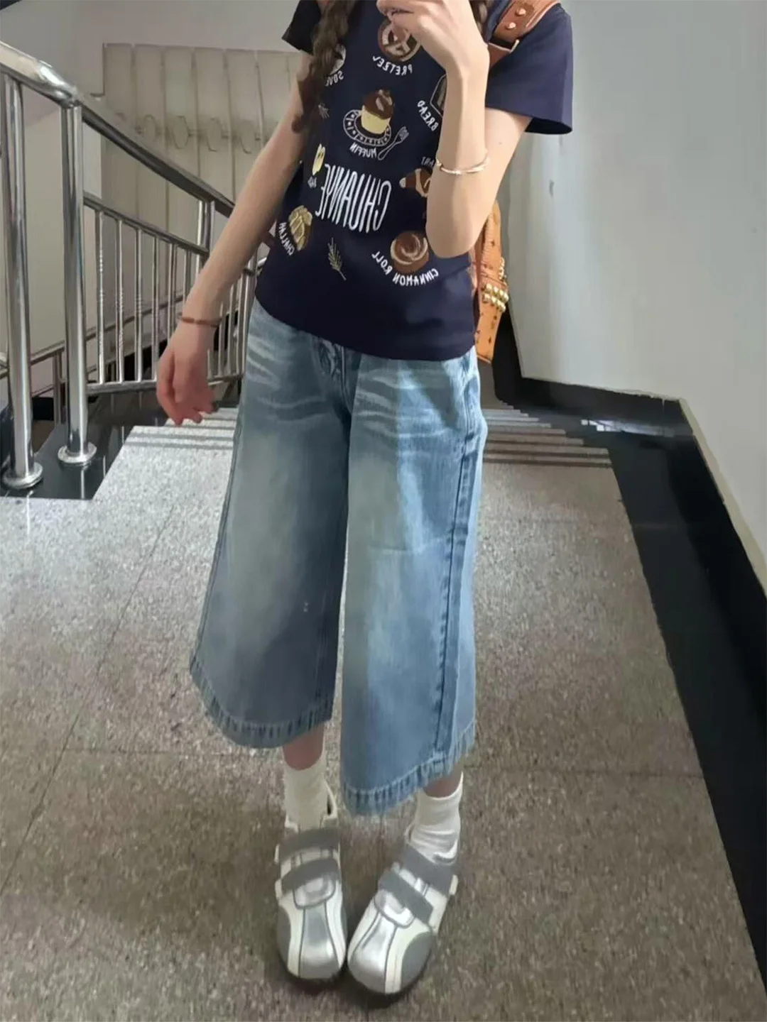 Summer 2026 American Style Washed Blue Slim Fit Loose Thin Straight Retro Jeans Women's High Waist Zipper Casual Cotton Pants
Summer 2026 American Style Washed Blue Slim Fit Loose Thin Straight Retro Jeans Women's High Waist Zipper Casual Cotton Pants