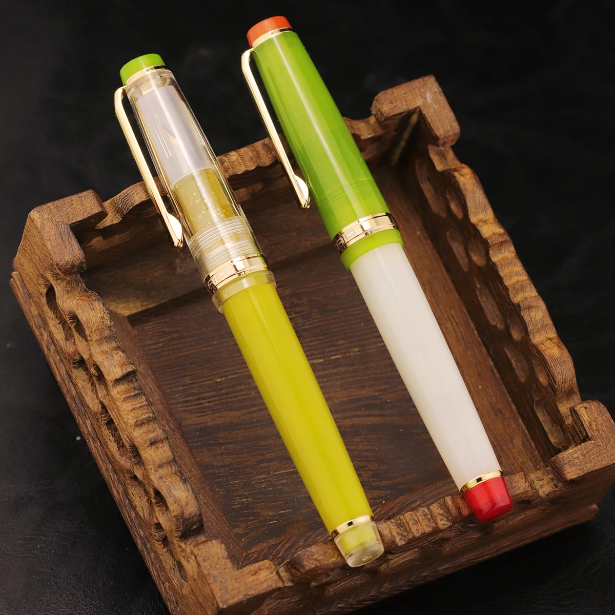 Перьевая ручка Jinhao 82, индивидуальный цвет дождя, акрил EF/F/M/изогнутый наконечник с золотой отделкой и конвертером, ручка для письма
Перьевая ручка Jinhao 82, индивидуальный цвет дождя, акрил EF/F/M/изогнутый наконечник с золотой отделкой и конвертером, ручка для письма