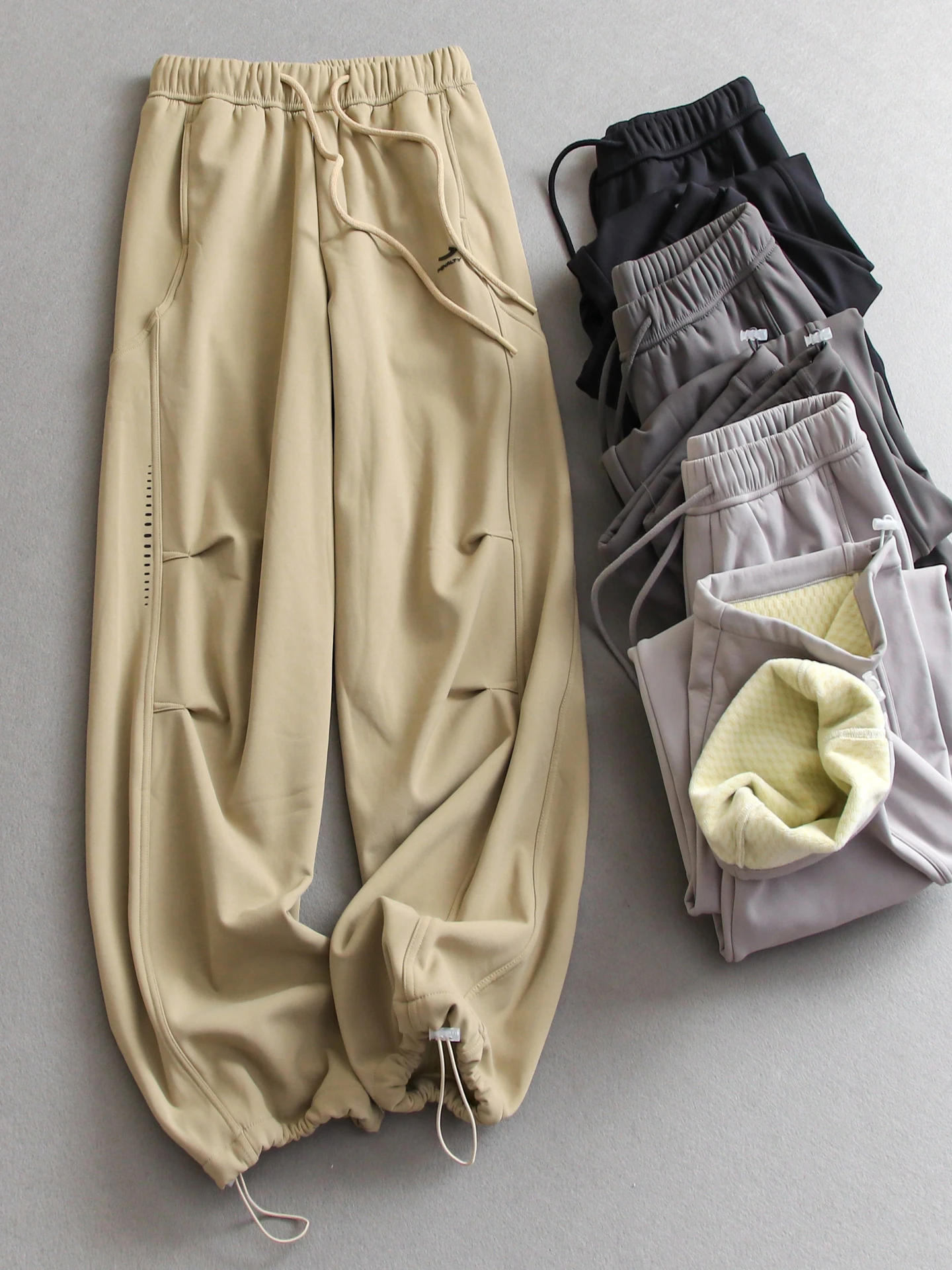 Thickened Fleece Warm Elastic Waist Straight Leg Pants Women's Casual Trousers Winter New Style Sporty Folded N068
Thickened Fleece Warm Elastic Waist Straight Leg Pants Women's Casual Trousers Winter New Style Sporty Folded N068
