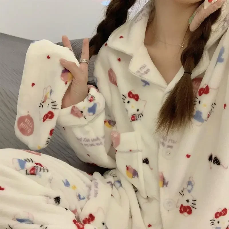 Kawaii Hello Kitty женский плюшевый кардиган пижамный комплект Sanrioed аниме Kuromi My Melody Kt домашняя одежда зимняя утолщенная милая ночная рубашка
Kawaii Hello Kitty женский плюшевый кардиган пижамный комплект Sanrioed аниме Kuromi My Melody Kt домашняя одежда зимняя утолщенная милая ночная рубашка