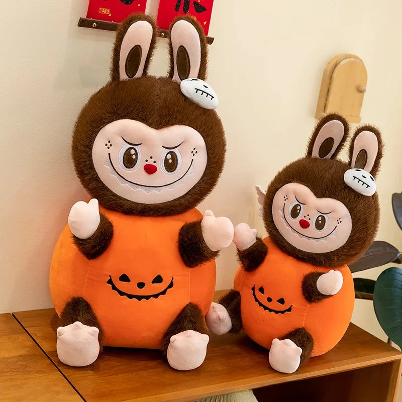 Kawaii Реплика Хэллоуина 60 см Labubu плюшевая игрушка тыква монстр карнавал милая мультяшная кукла украшение для рабочего стола Хэллоуин детский подарок
Kawaii Реплика Хэллоуина 60 см Labubu плюшевая игрушка тыква монстр карнавал милая мультяшная кукла украшение для рабочего стола Хэллоуин детский подарок