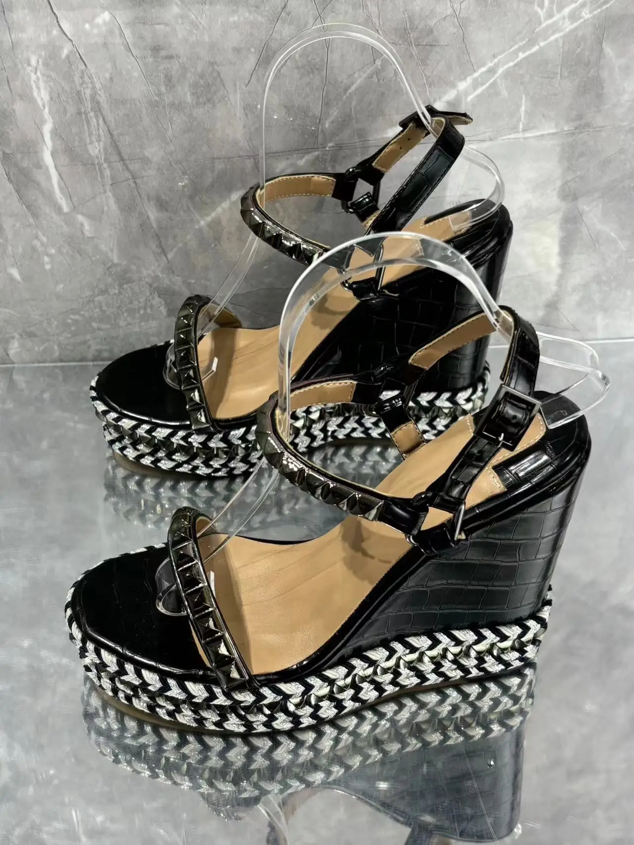 Black Patent Leather Wedge Heel Straw Sandals Open Toe Buckle High Heels Casual Comfortable Breathable Women Shoes Sandalias
Black Patent Leather Wedge Heel Straw Sandals Open Toe Buckle High Heels Casual Comfortable Breathable Women Shoes Sandalias