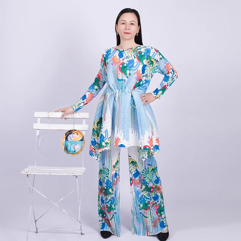 Printed Lace Round Neck Long Sleeve Top High Waist Pleated Nine Minute Pants Two Piece Miyake Fashion Large Size Women's Suit
Printed Lace Round Neck Long Sleeve Top High Waist Pleated Nine Minute Pants Two Piece Miyake Fashion Large Size Women's Suit