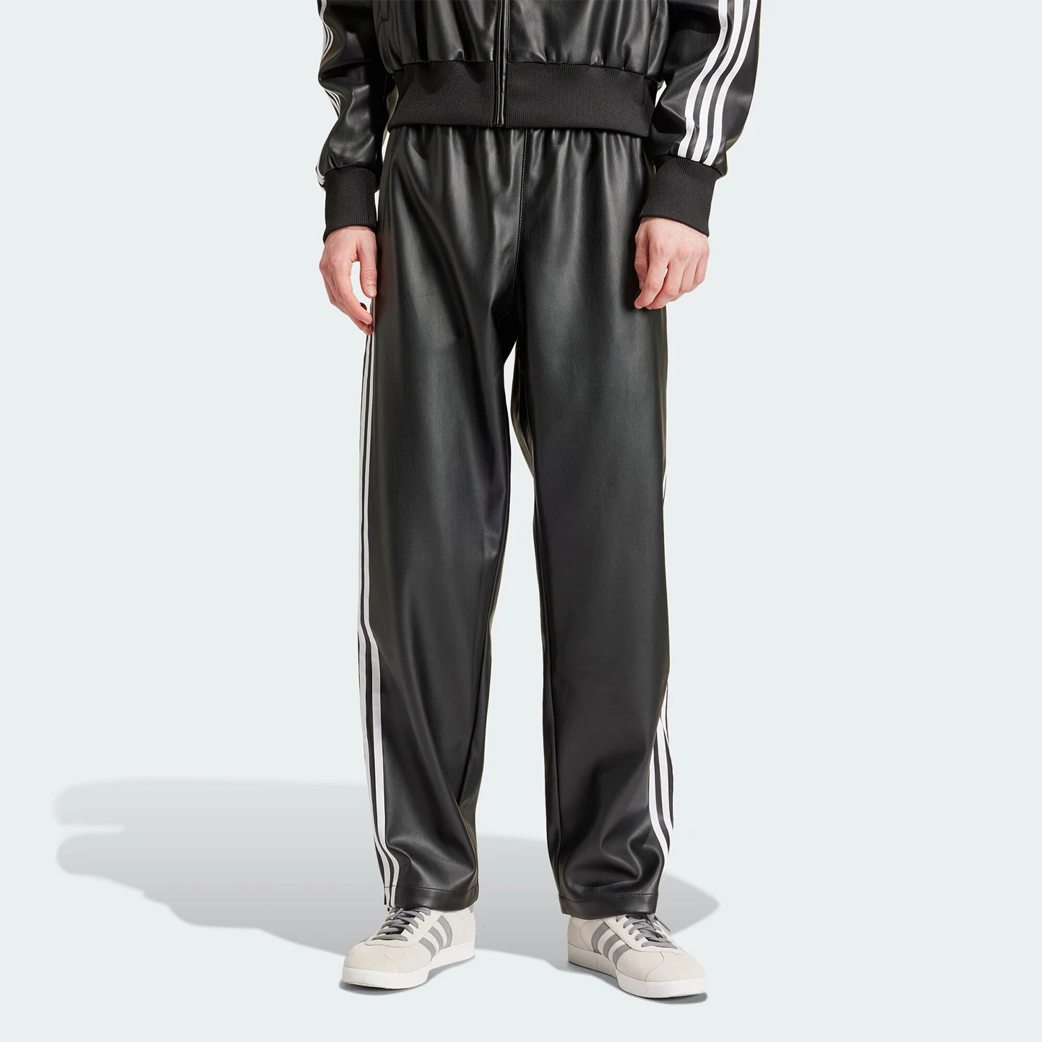 Adidas genuine Trefoil Men's Loose Metallic Faux Leather Sport Pants IZ4038
Adidas genuine Trefoil Men's Loose Metallic Faux Leather Sport Pants IZ4038