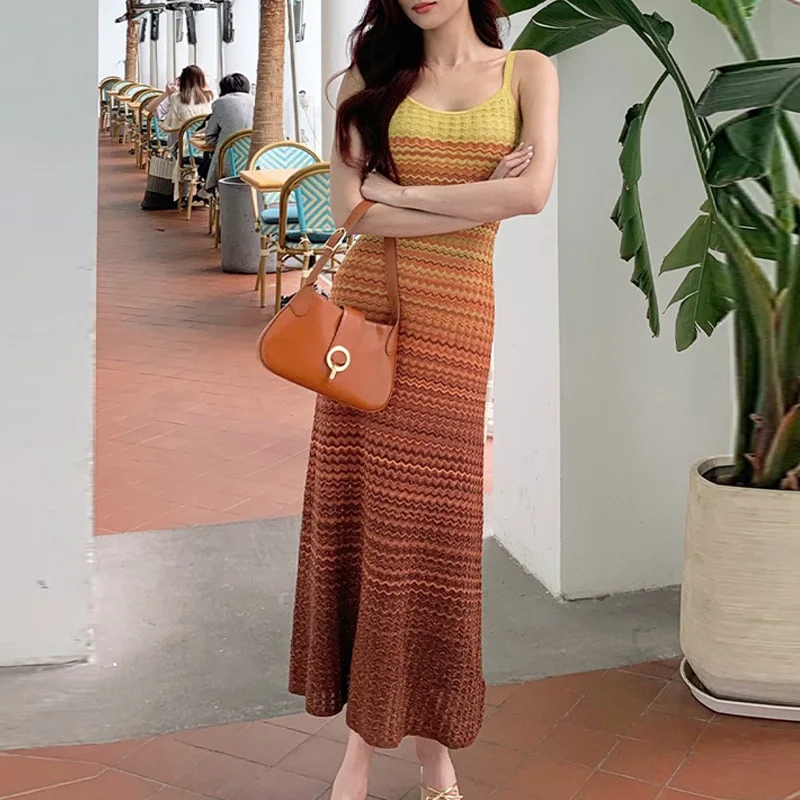 2025 New Summer Knitted Long Dress Hollow Out Rainbow Gradient Color Spaghetti Strap Sexy Elegant Dress Luxury French Dress
2025 New Summer Knitted Long Dress Hollow Out Rainbow Gradient Color Spaghetti Strap Sexy Elegant Dress Luxury French Dress