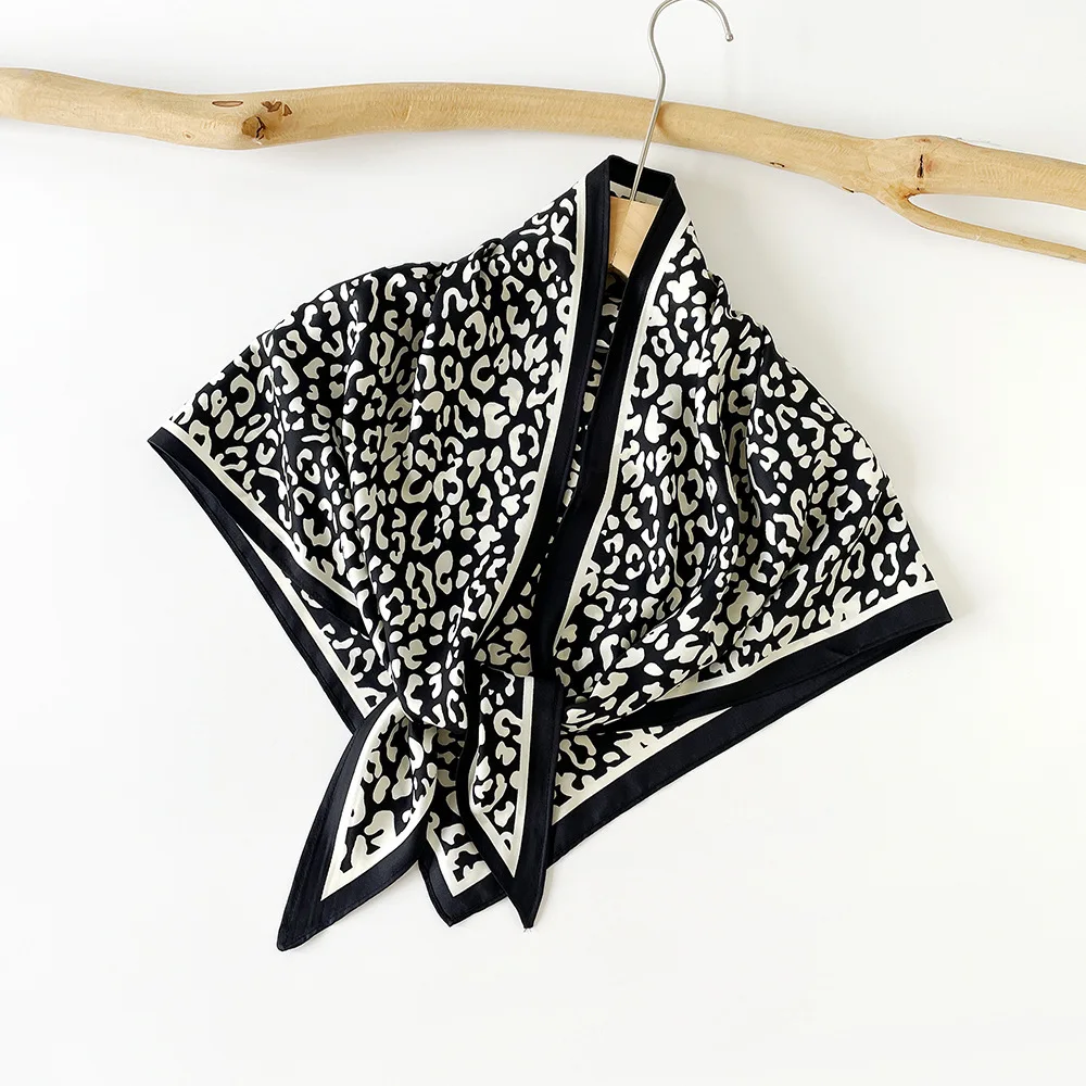 Triangle Scarf Headscarf Hijab Bandana Handkerchief Silk Scarves Woman Print Turban Female Headband Luxury Head Wrap Shawl
Triangle Scarf Headscarf Hijab Bandana Handkerchief Silk Scarves Woman Print Turban Female Headband Luxury Head Wrap Shawl